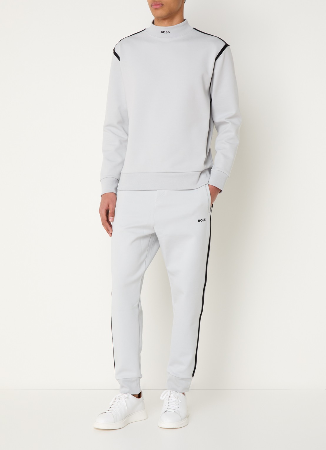 BOSS Hadiko Tape tapered fit joggingbroek met steekzakken - voorkant 5 lichtgrijs