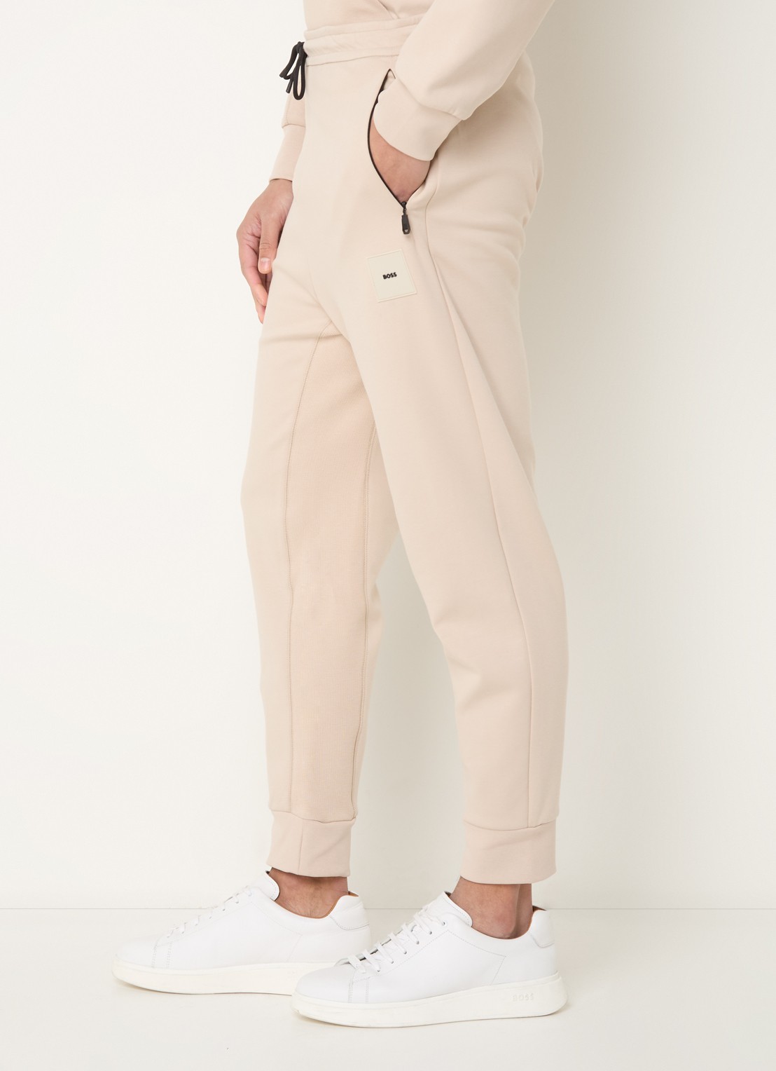 BOSS Hadiko tapered fit joggingbroek met logo - detail 2 beige