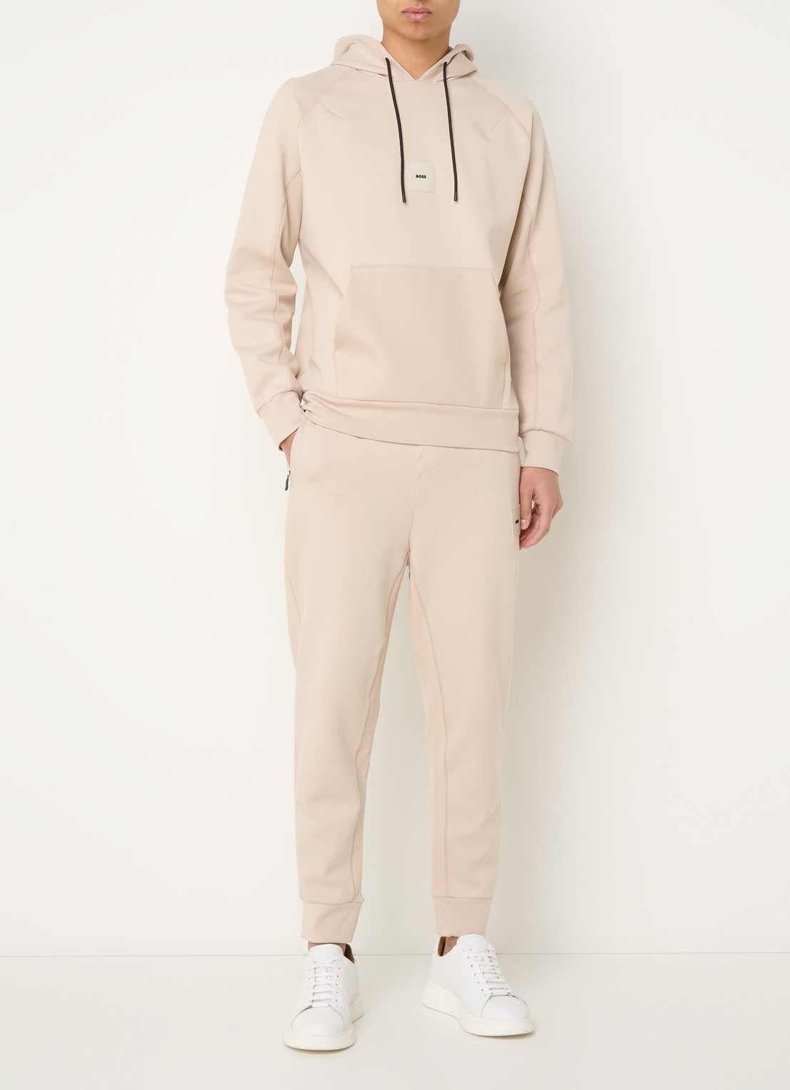 BOSS Hadiko tapered fit joggingbroek met logo - voorkant 4 beige