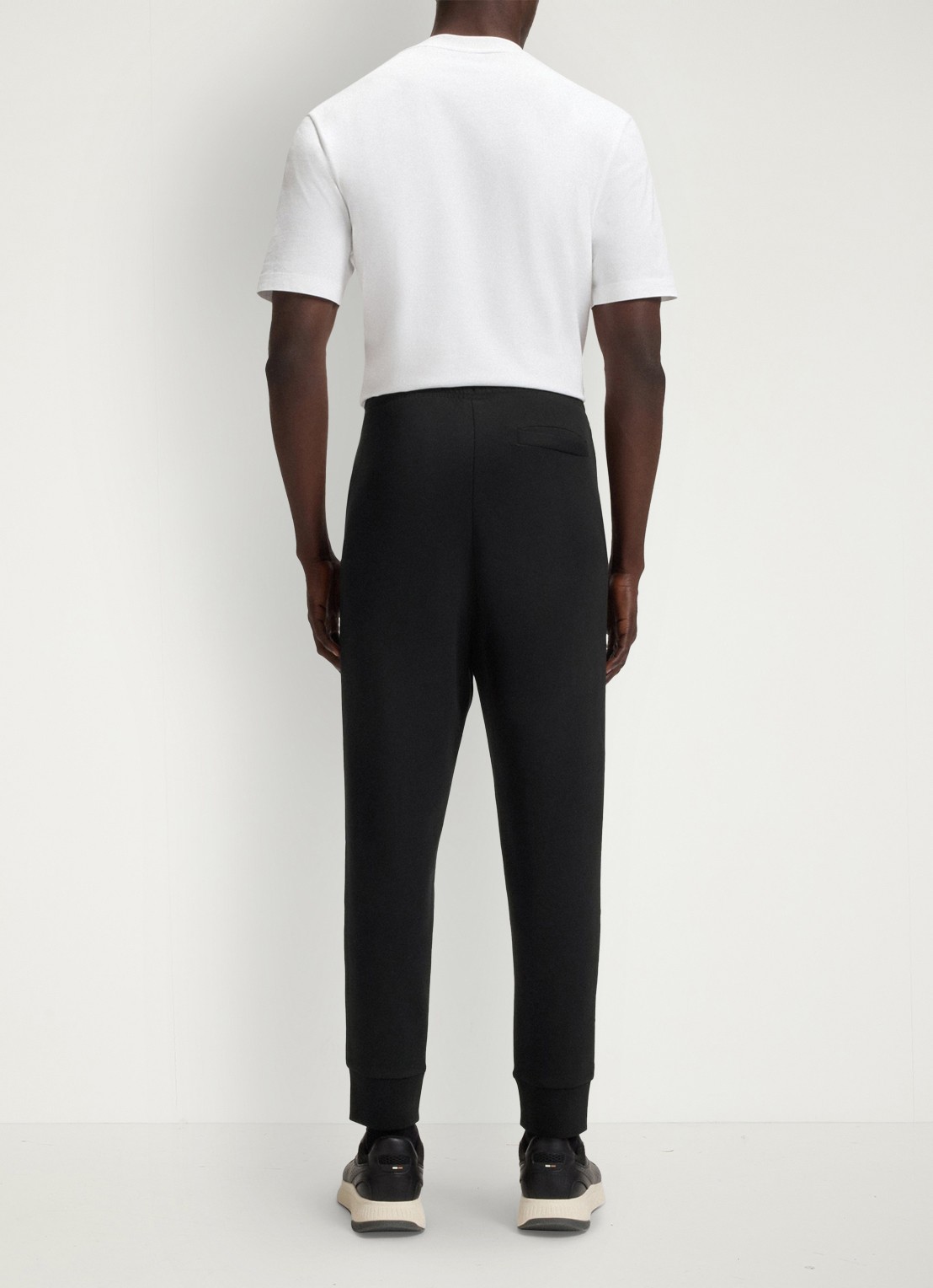 BOSS Hadiko tapered fit joggingbroek met steekzakken - achterkant zwart