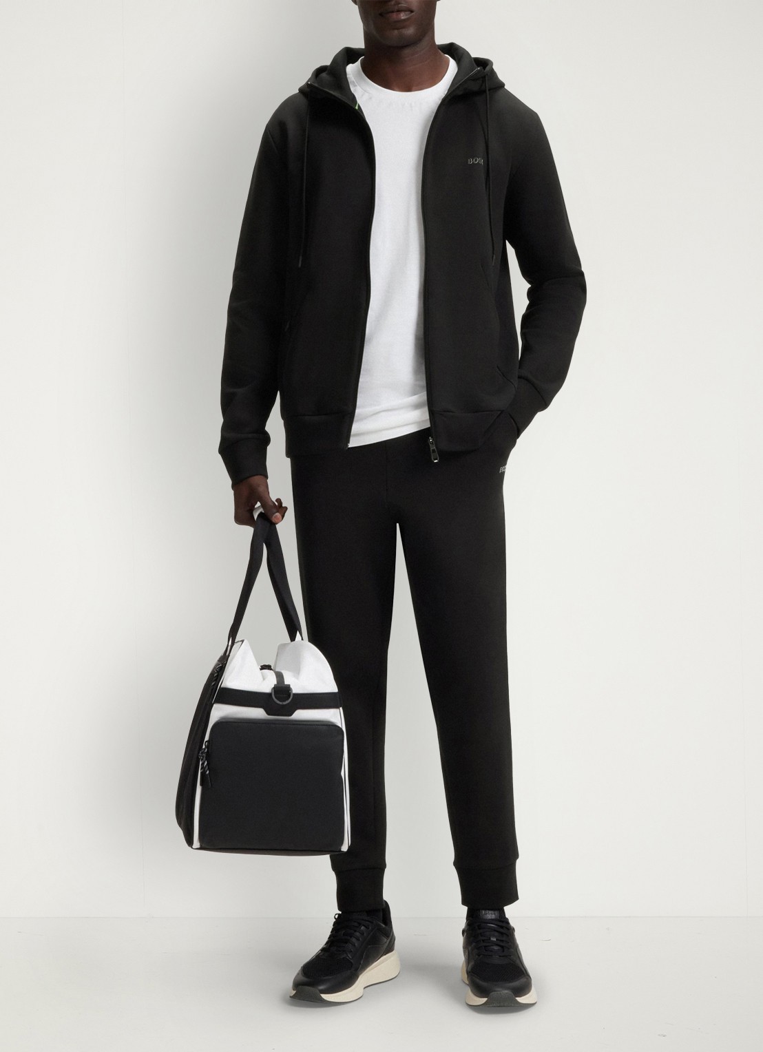 BOSS Hadiko tapered fit joggingbroek met steekzakken - voorkant 5 zwart