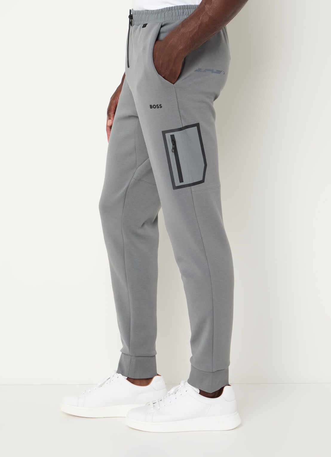 BOSS Hariq tapered joggingbroek met ritszak - detail 2 grijs