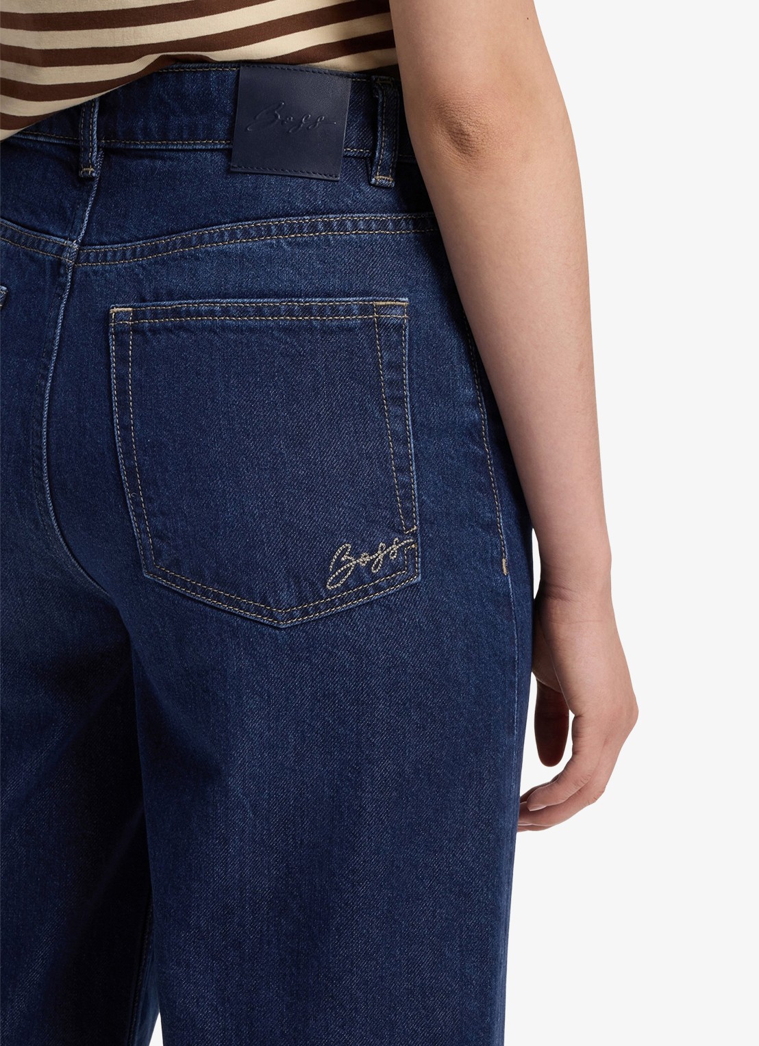 BOSS High waist flared jeans met medium wassing - detail 2 medium blue-428 / blauw