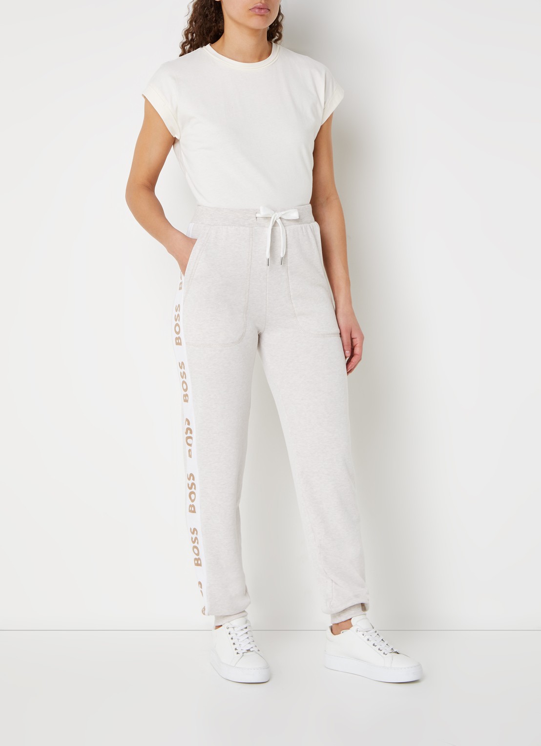 BOSS High waist tapered fit joggingbroek met logoband - voorkant 3 donkerbeige
