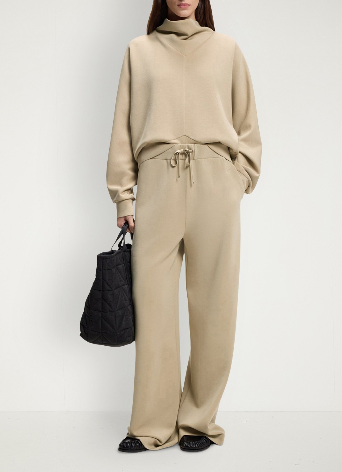 BOSS High waist wide fit joggingbroek met steekzakken - voorkant 2 beige