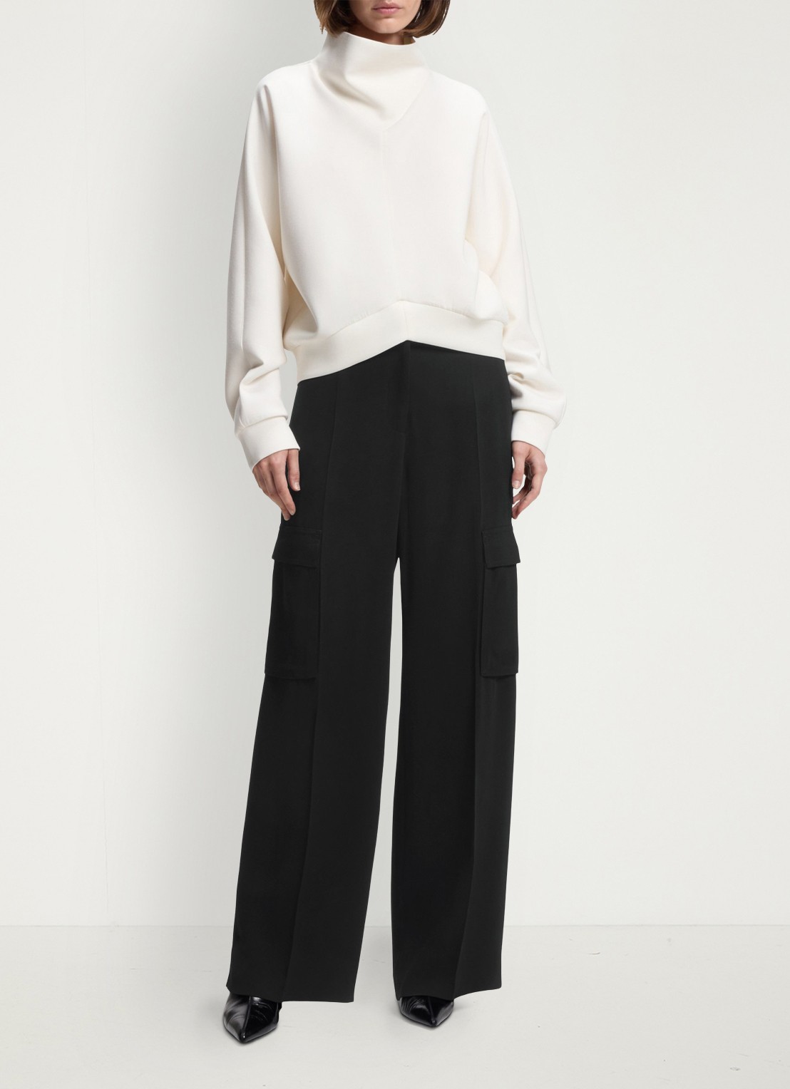 BOSS High waist wide fit pantalon met klepzakken - voorkant 6 zwart