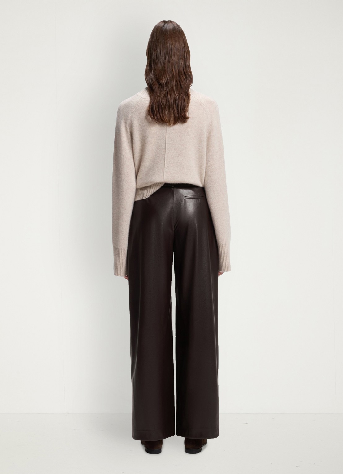 BOSS High waist wide fit pantalon van imitatieleer - achterkant bruin