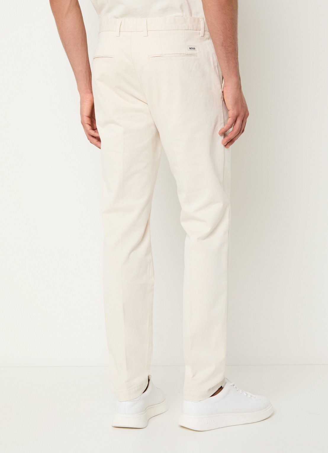 BOSS Kaito slim fit chino met steekzakken - achterkant 3 creme