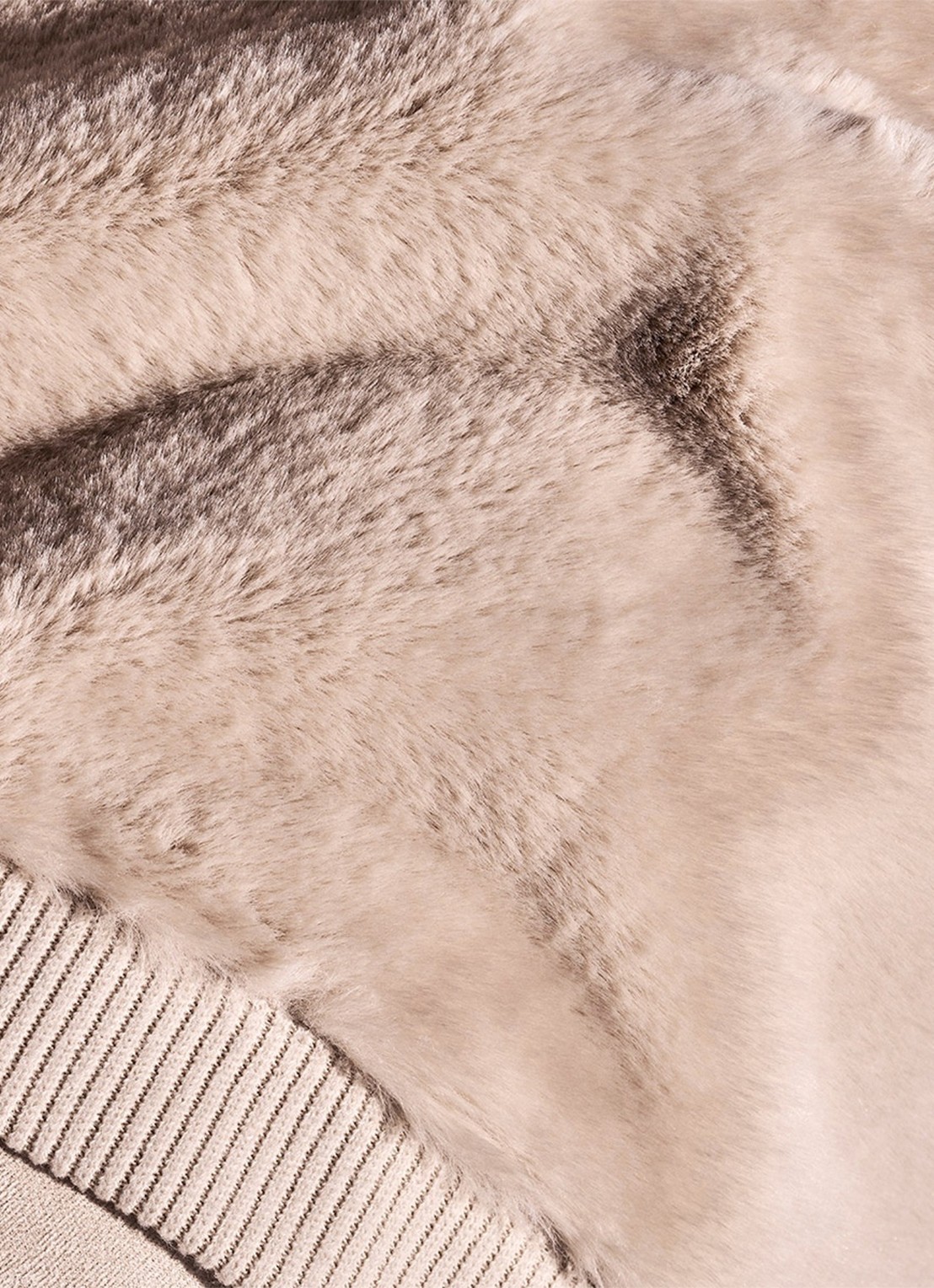BOSS Kalder plaid 140 x 160 cm - voorkant 4 beige