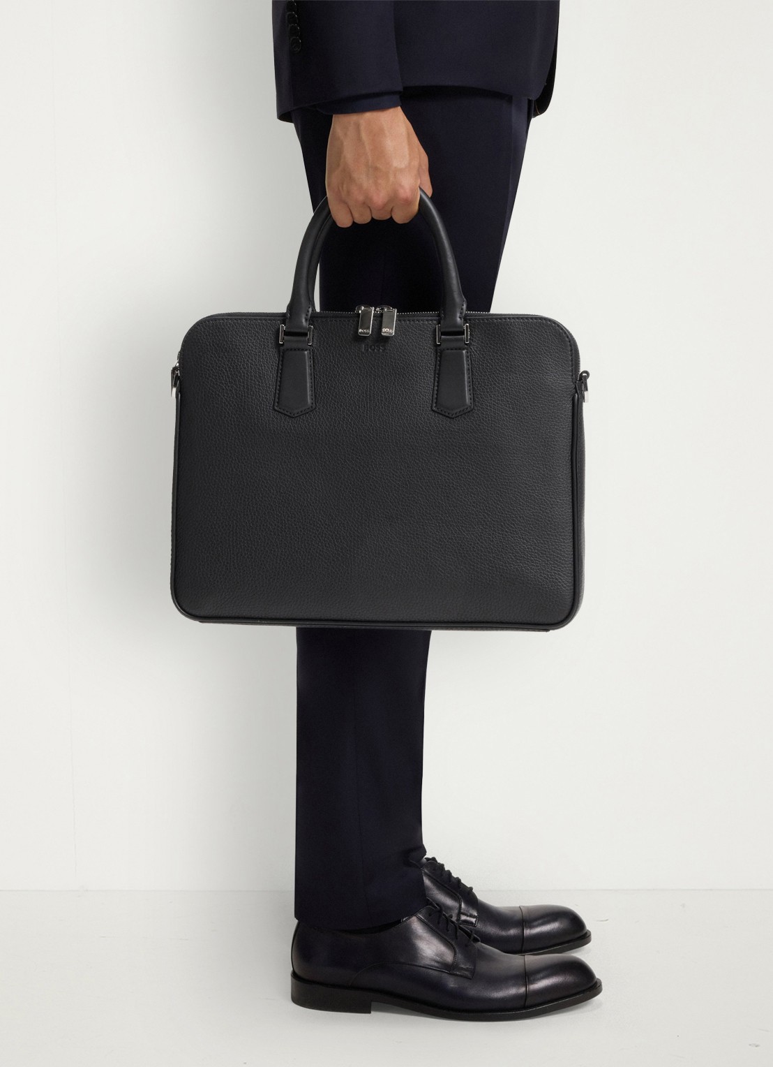 BOSS Laptoptas van leer met afneembare schouderriem - voorkant 6 zwart