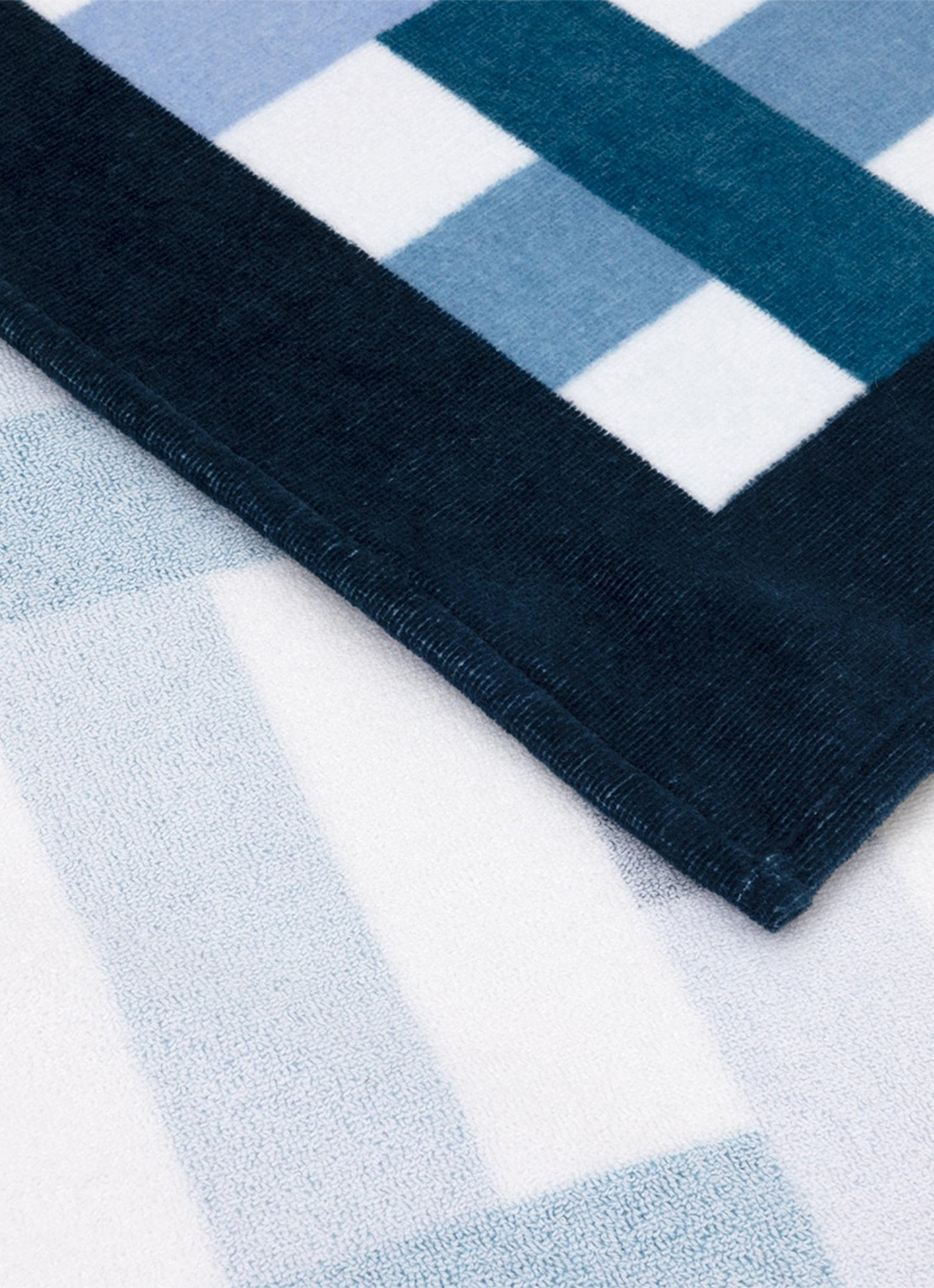 BOSS Latice strandlaken 100 x 170 cm - achterkant donkerblauw