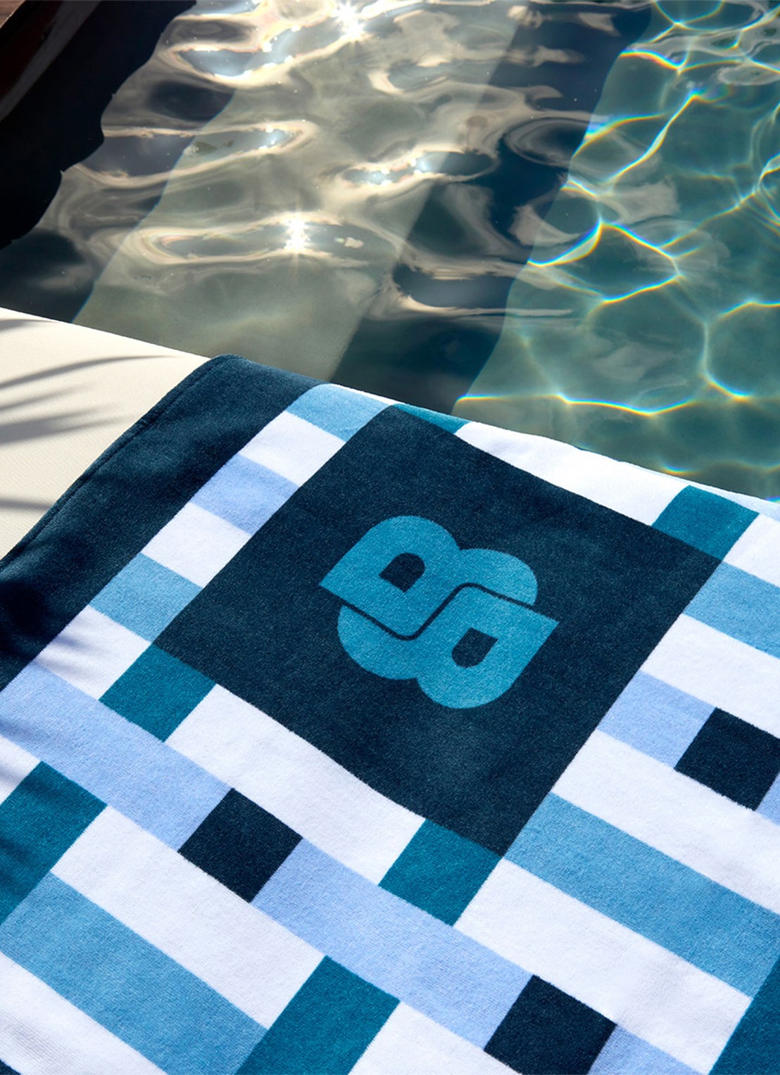 BOSS Latice strandlaken 100 x 170 cm - detail 4 donkerblauw