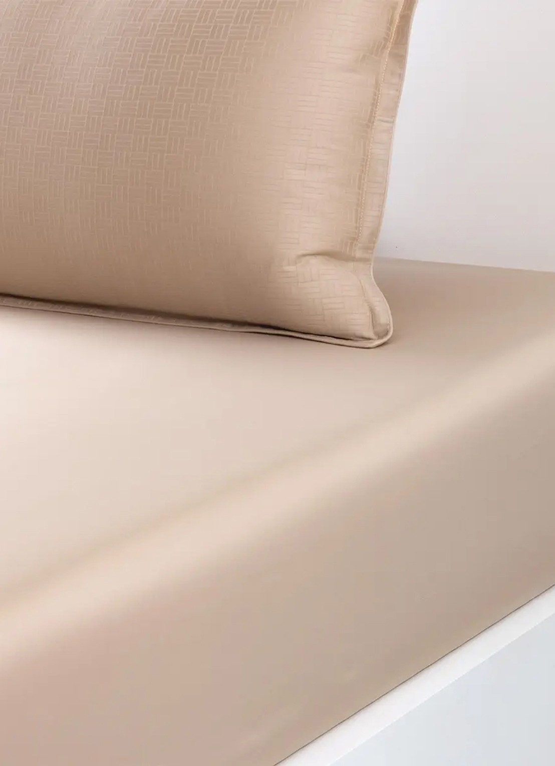 BOSS Lattice hoeslaken - voorkant 4 beige