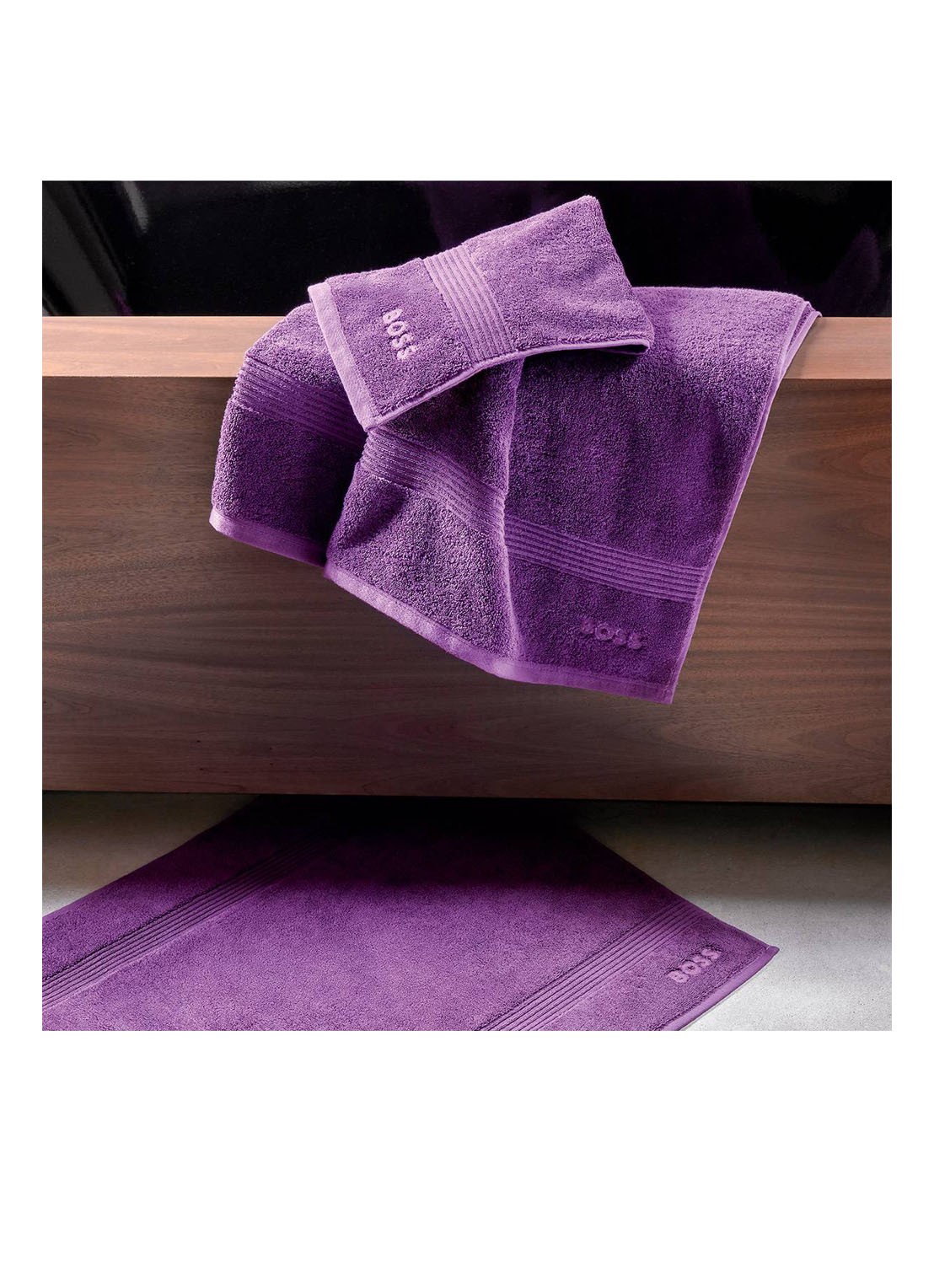 BOSS Loft badhanddoek - 700g/m² - 50 x 100 cm  - voorkant 3 paars