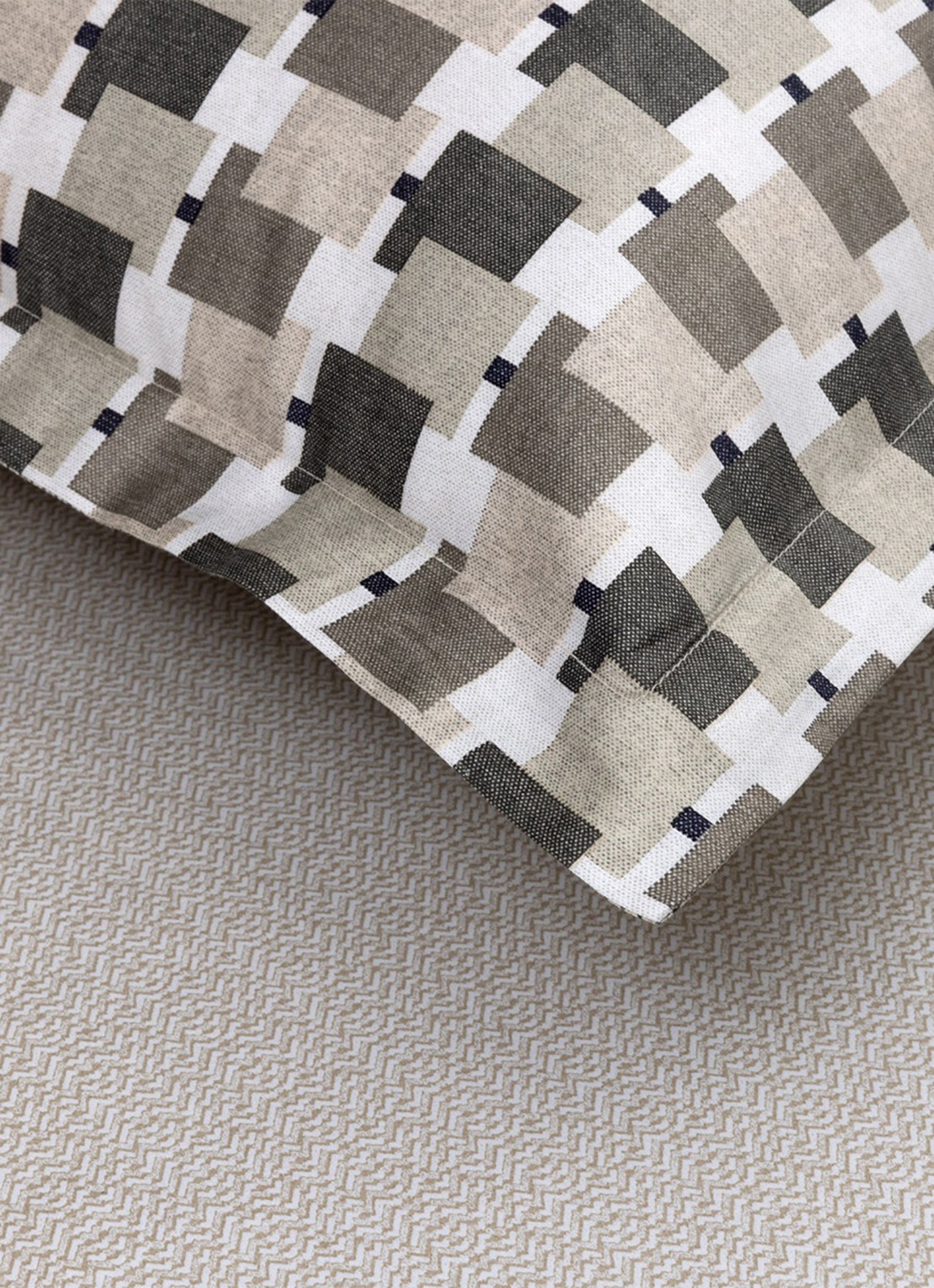 BOSS Lucio kussensloop - detail 6 beige