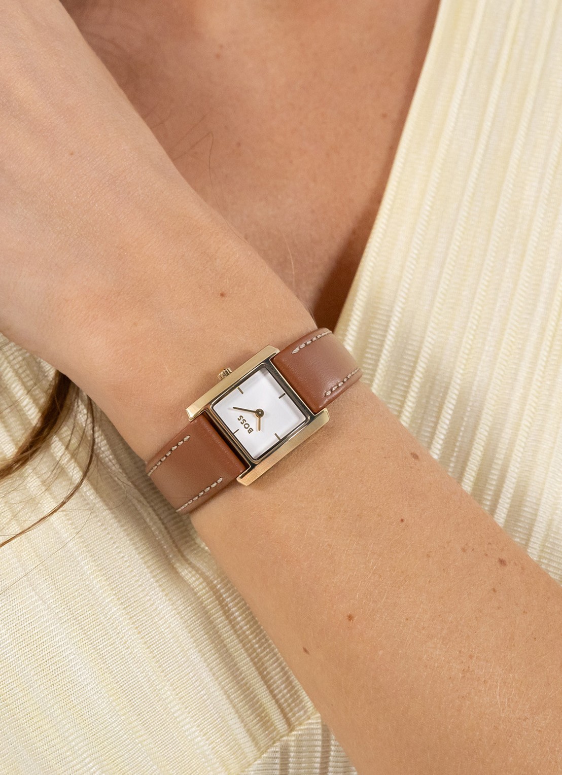 BOSS Lucy Scala horloge HB1502846  - voorkant 4 goud