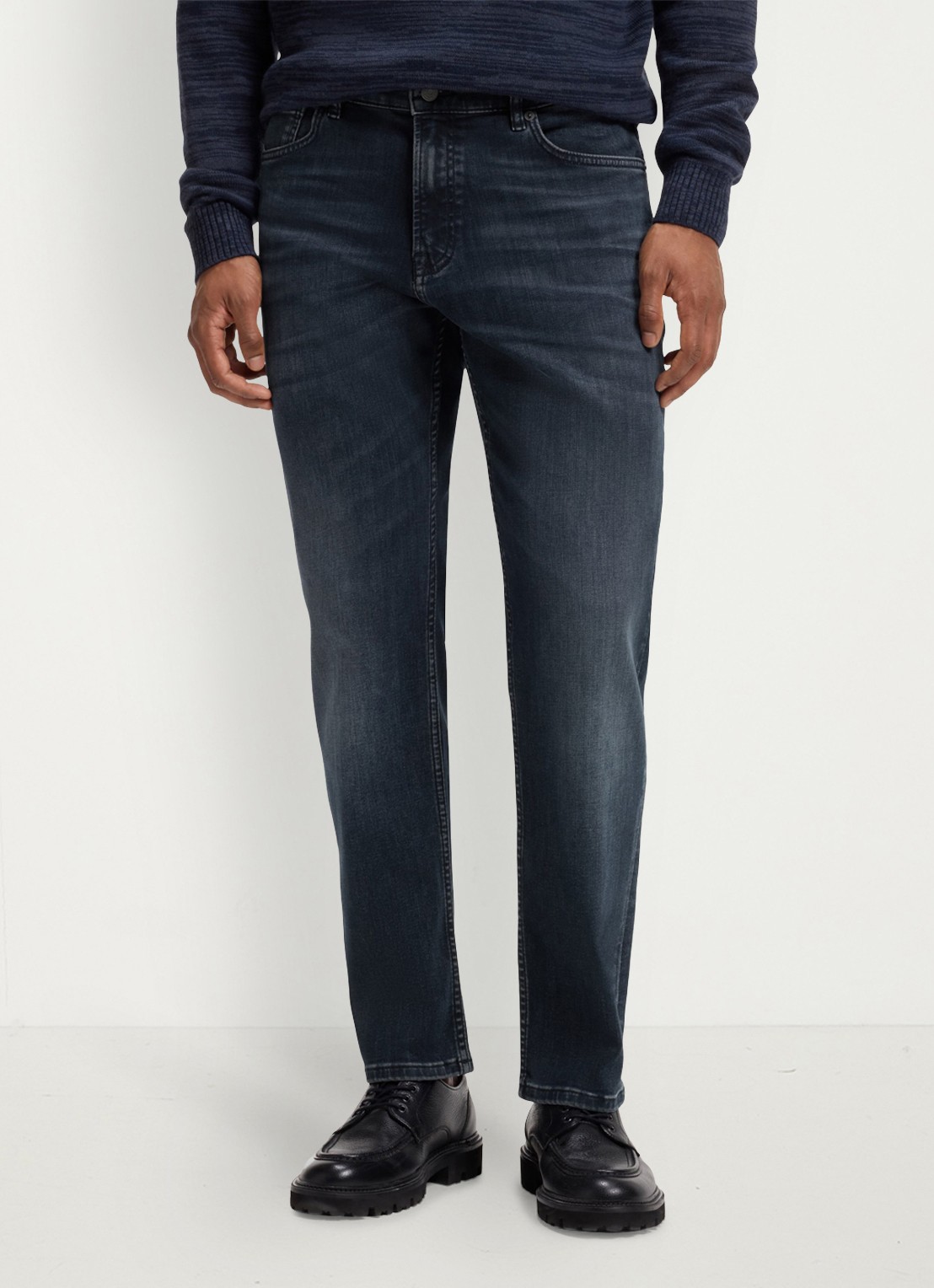 BOSS Maine regular fit jeans met donkere wassing - detail donkerblauw