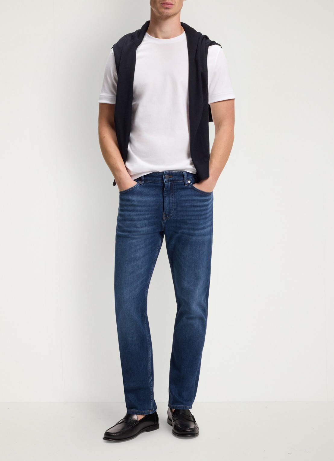 BOSS Maine regular fit jeans met donkere wassing - voorkant 5 indigo