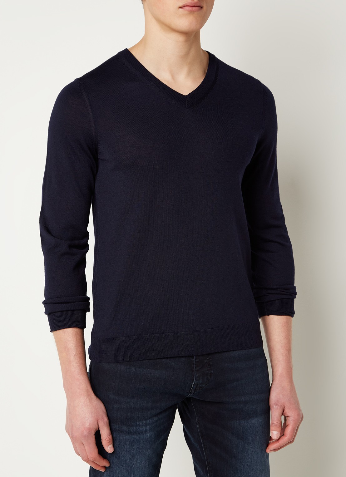 BOSS Melba-P fijngebreide pullover van scheerwol met V-hals - detail 4 donkerblauw