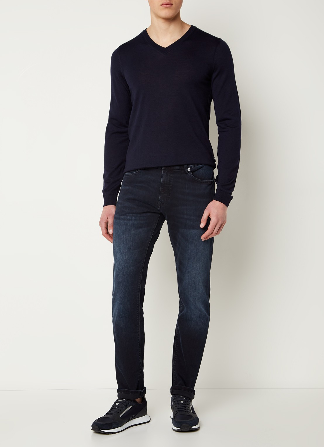 BOSS Melba-P fijngebreide pullover van scheerwol met V-hals - voorkant 2 donkerblauw