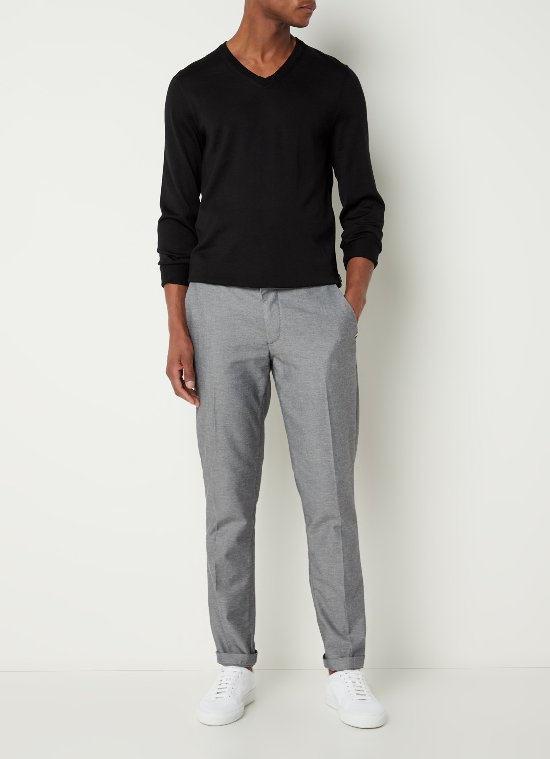 BOSS Melba-P fijngebreide pullover van scheerwol met V-hals - voorkant 2 zwart