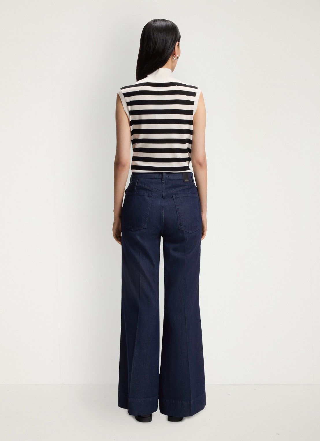 BOSS Mid waist flared jeans met stretch - achterkant indigo