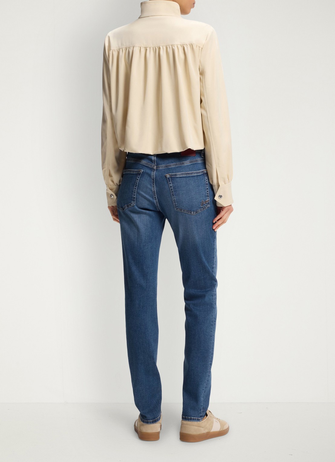 BOSS Mid waist slim fit jeans met logoborduring - achterkant denim