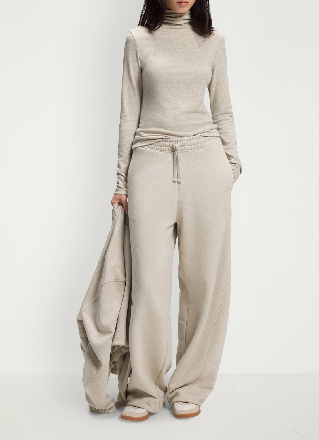 BOSS Mid waist wide fit joggingbroek met gemêleerd dessin - voorkant 2 dark beige-256 / beige