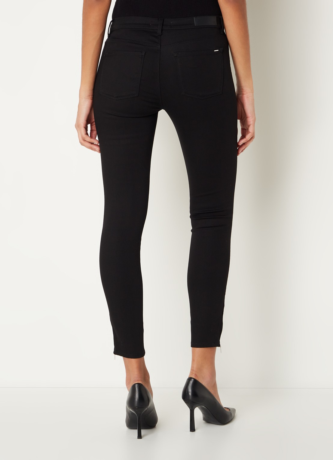 BOSS Nafice low waist cropped skinny jeans met gekleurde wassing - achterkant 3 zwart