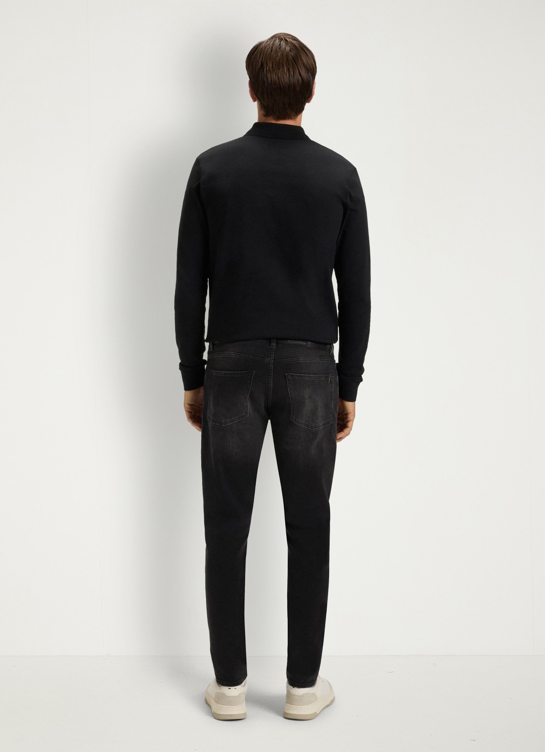 BOSS Onyx tapered jeans met gekleurde wassing - detail 4 zwart