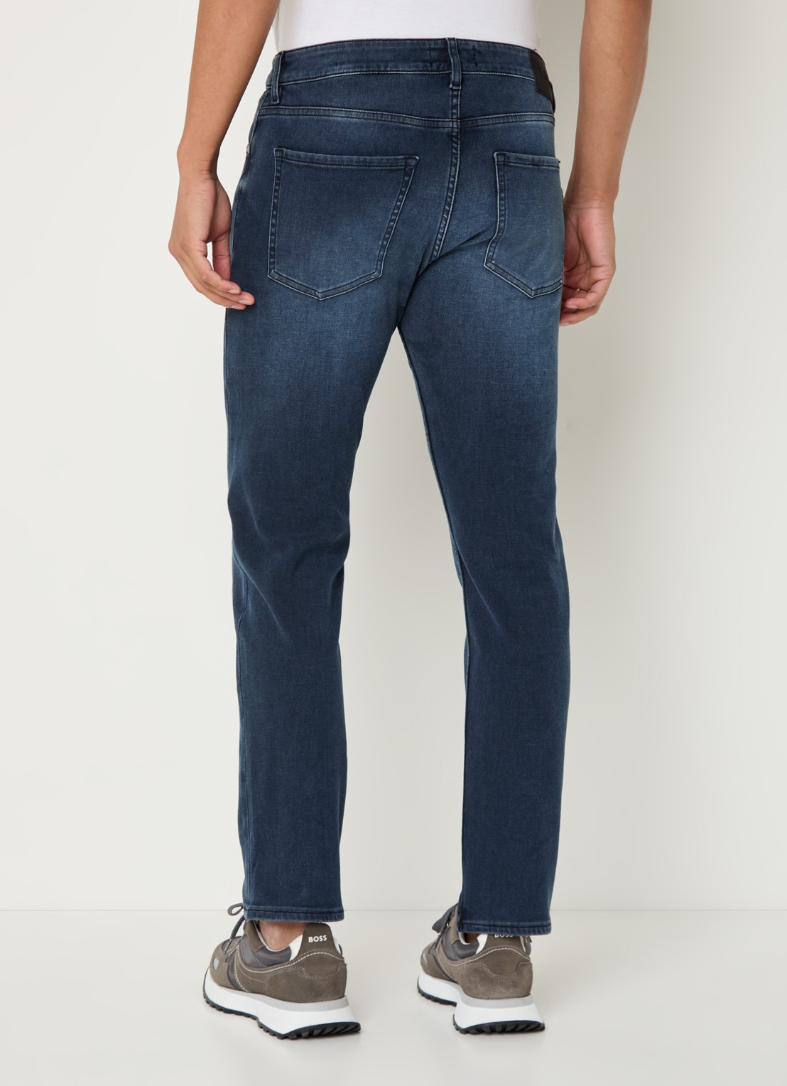 BOSS P-Delaware slim fit jeans met donkere wassing - achterkant indigo