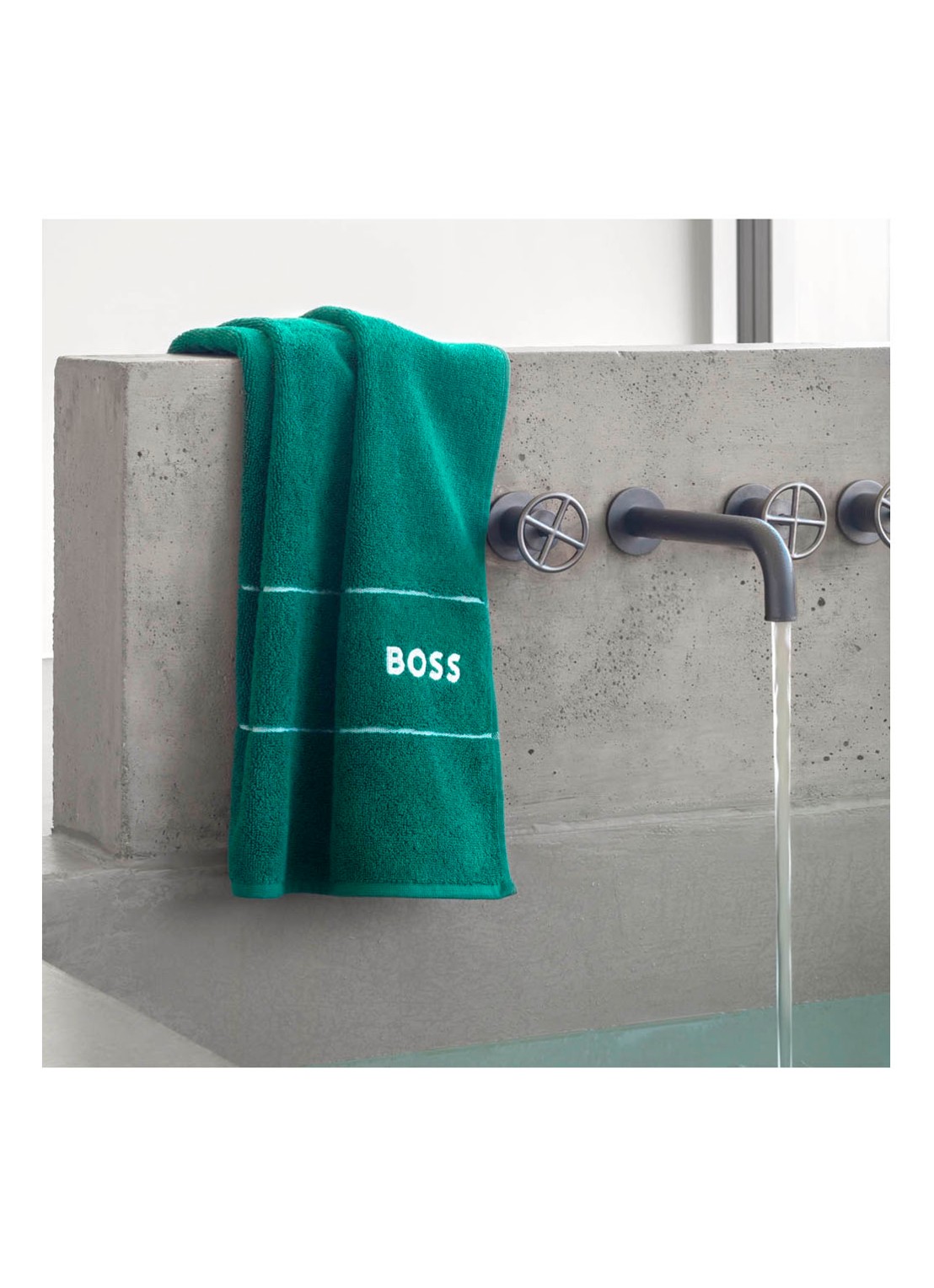 BOSS Plain badhanddoek - 600 g/m2 - 50 x 100 cm - detail 5 donkergroen