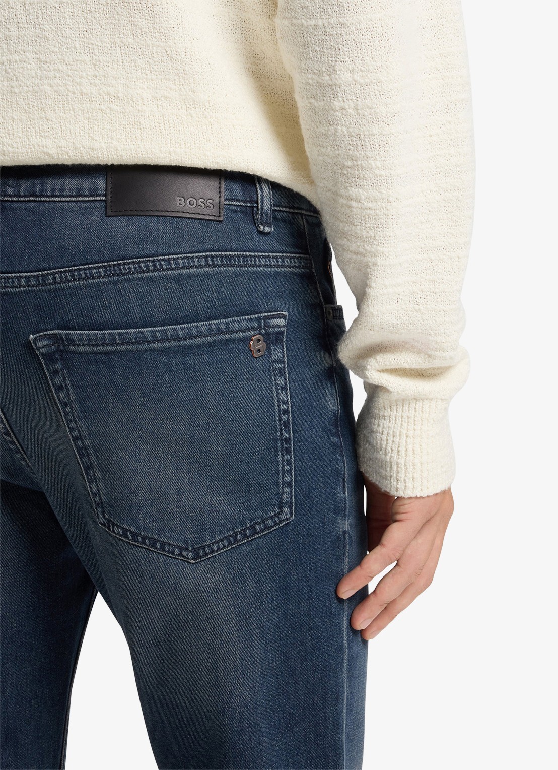 BOSS Regular fit jeans met steekzakken - achterkant 6 donkerblauw
