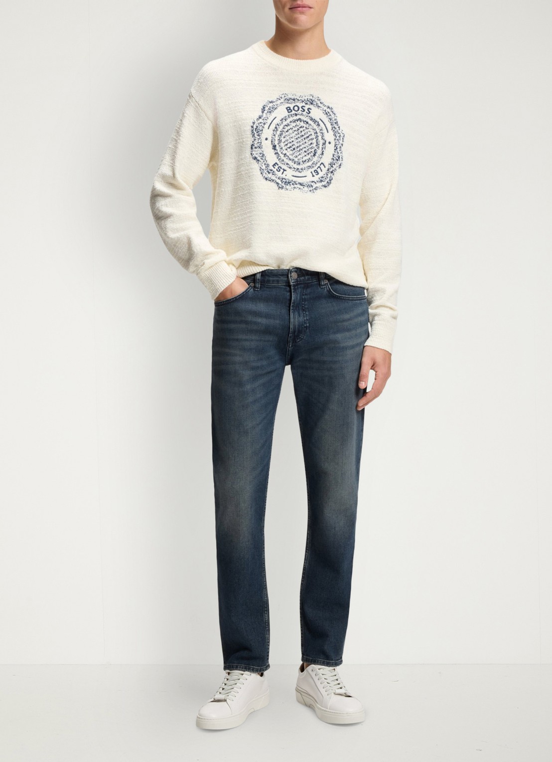 BOSS Regular fit jeans met steekzakken - voorkant 5 donkerblauw
