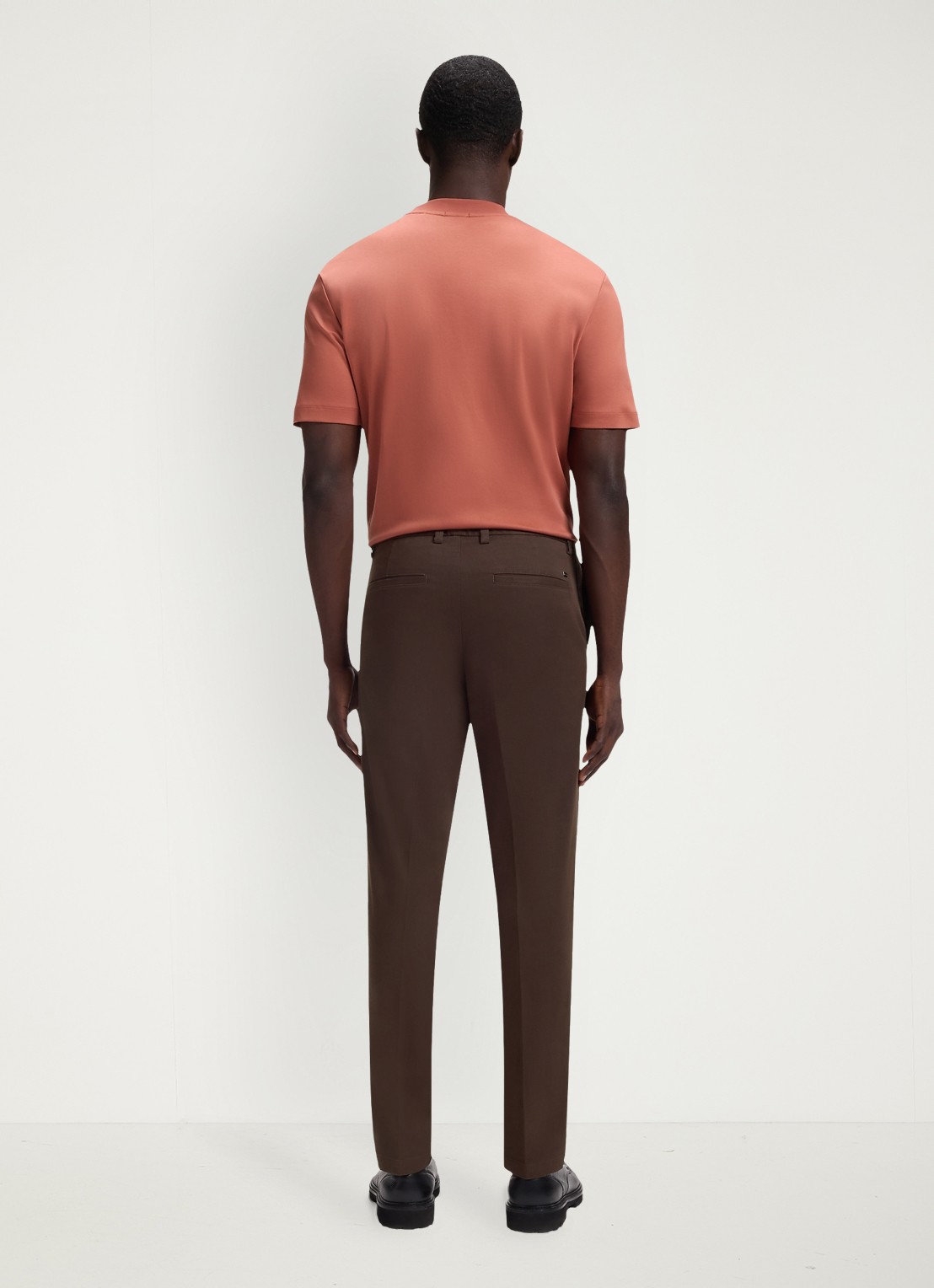BOSS Regular fit pantalon met steekzakken - achterkant 2 dark brown-209 / bruin