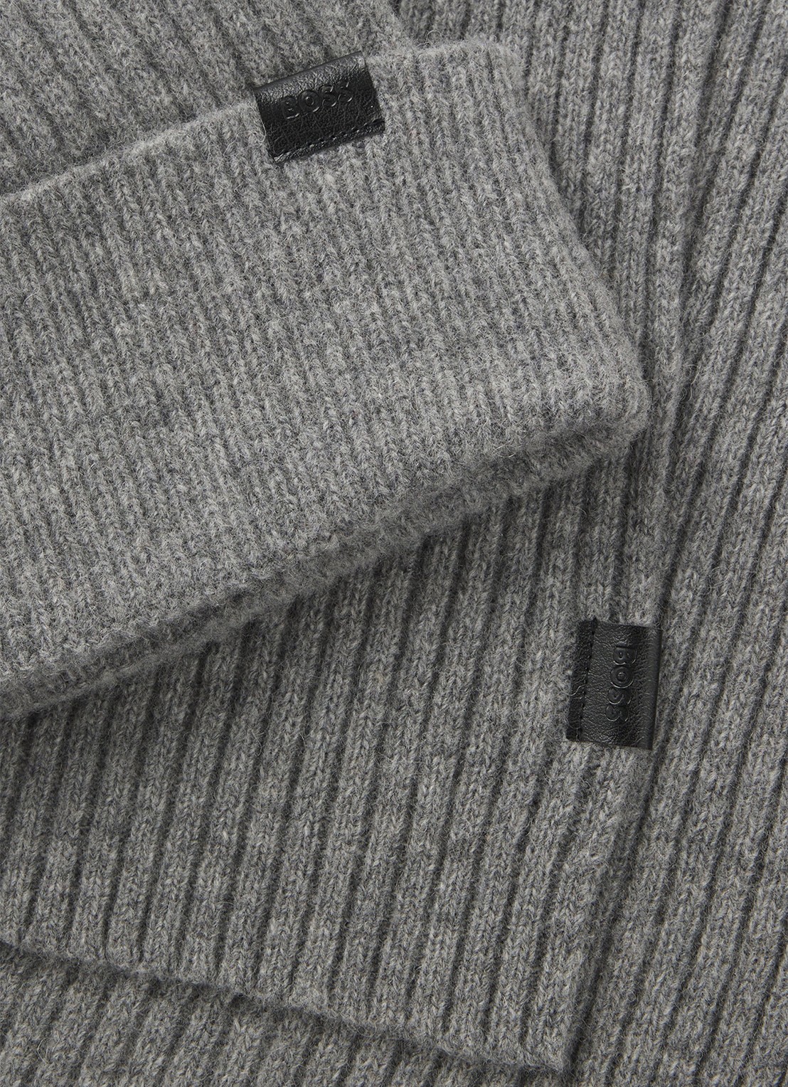 BOSS Ribgebreide muts en sjaal 180 x 30 cm met logo - detail grijs