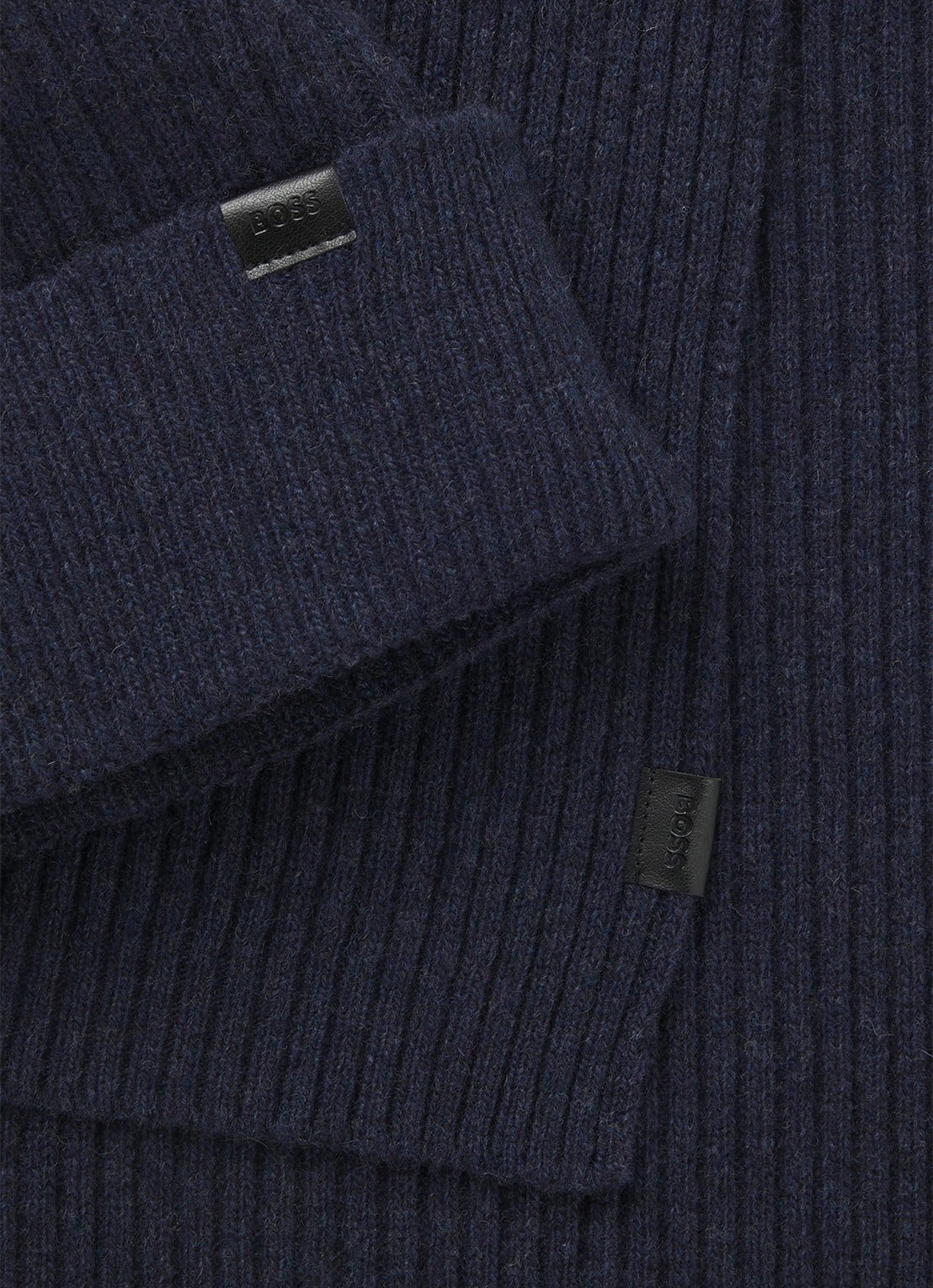 BOSS Ribgebreide muts en sjaal 180 x 30 cm met logo - detail donkerblauw