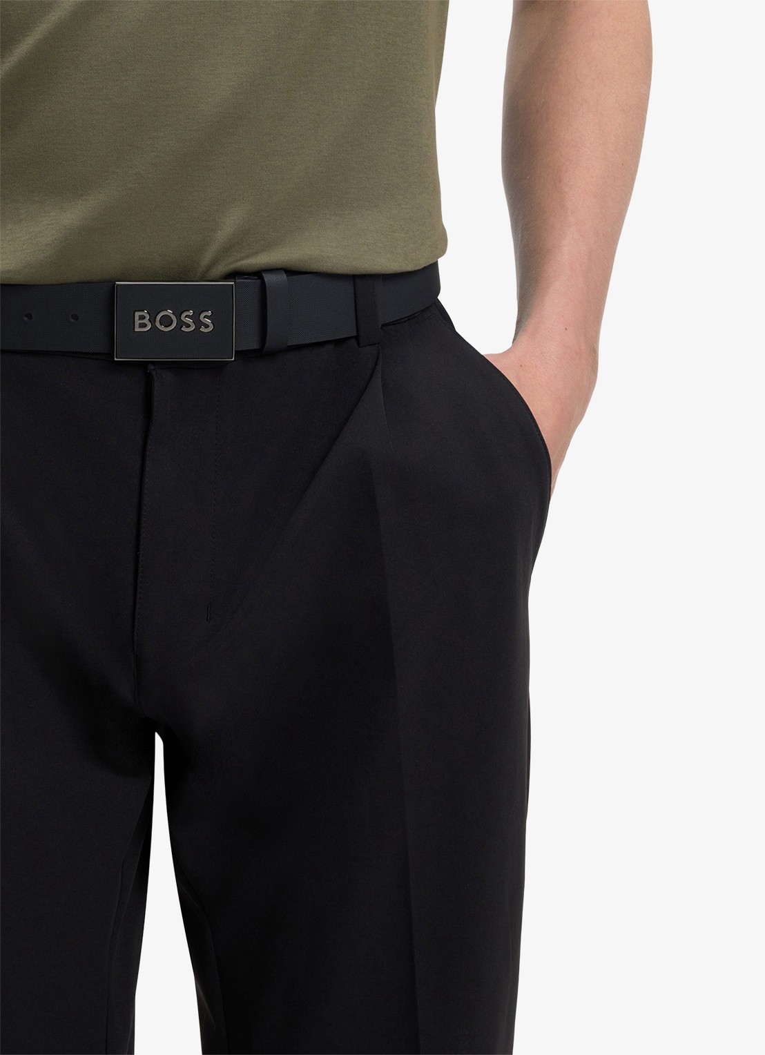 BOSS Riem van Italiaans leer met logo op koppelsluiting - detail diepzwart
