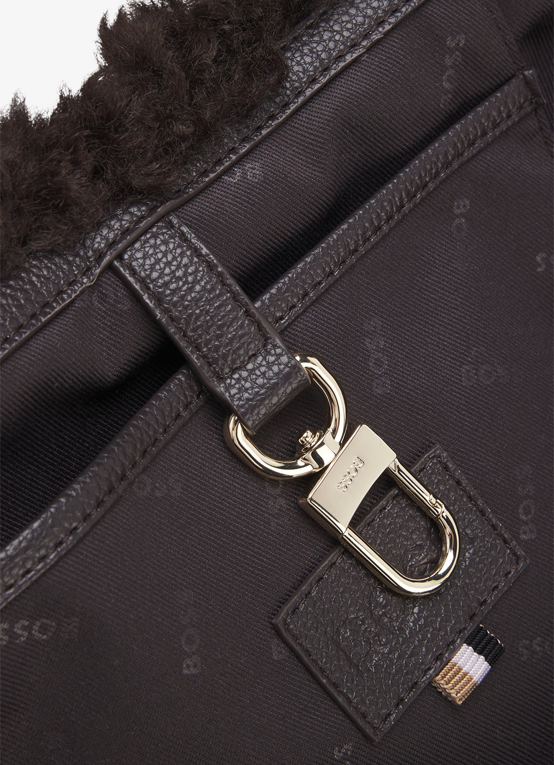 BOSS Schoudertas van teddy - detail 3 donkerbruin