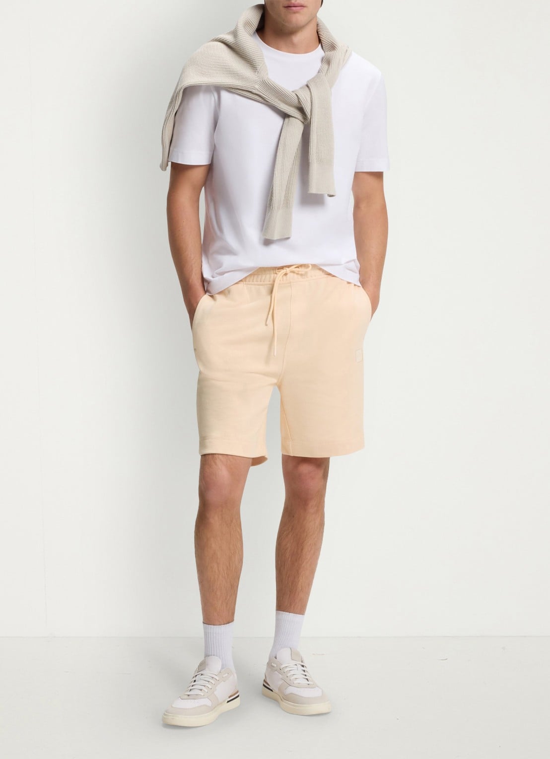 BOSS Short van katoenen sweatstof met logopatch - voorkant 3 light/pastel orange-837 / oranje