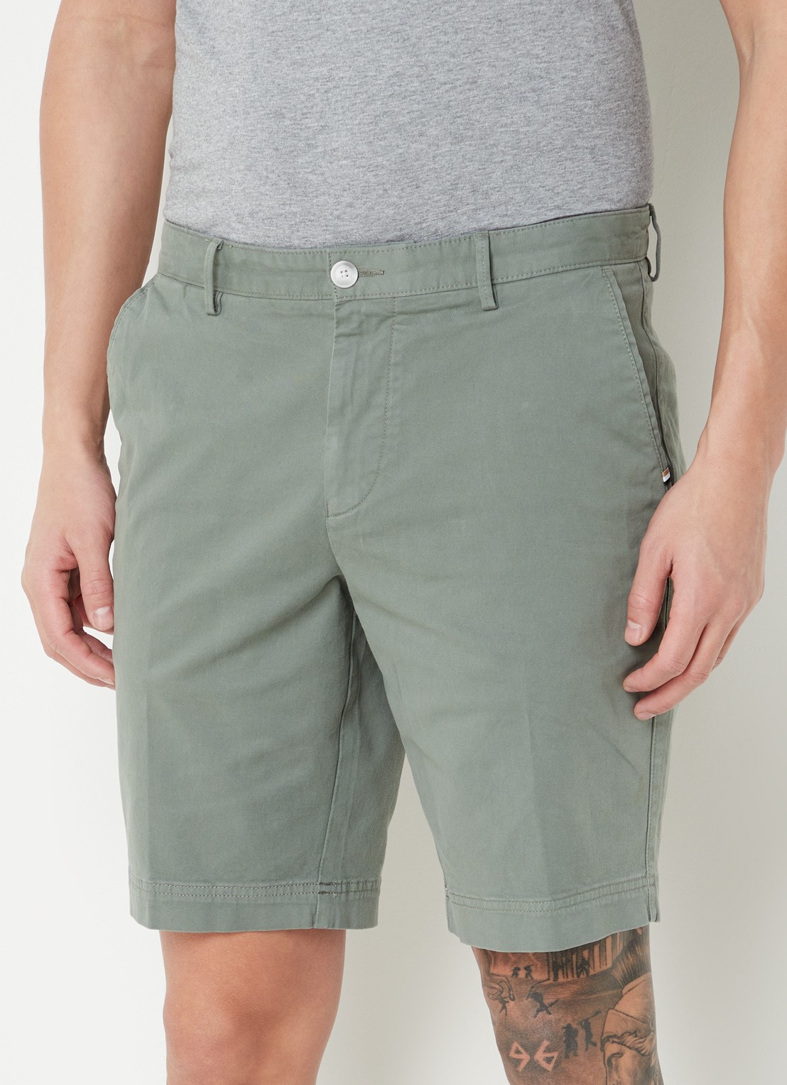 BOSS Slice slim fit korte broek met steekzakken - detail 4 olijfgroen