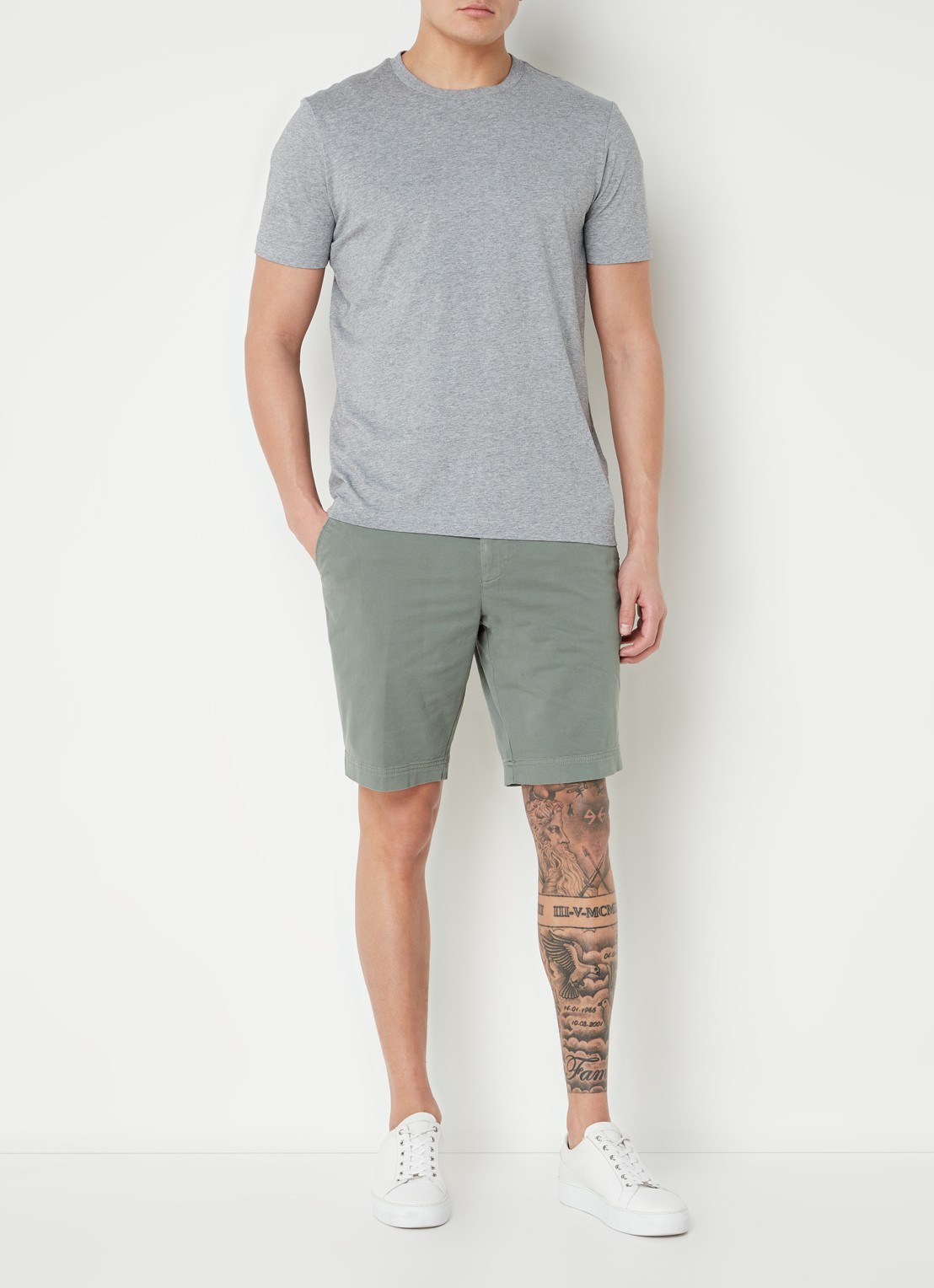 BOSS Slice slim fit korte broek met steekzakken - voorkant 3 olijfgroen