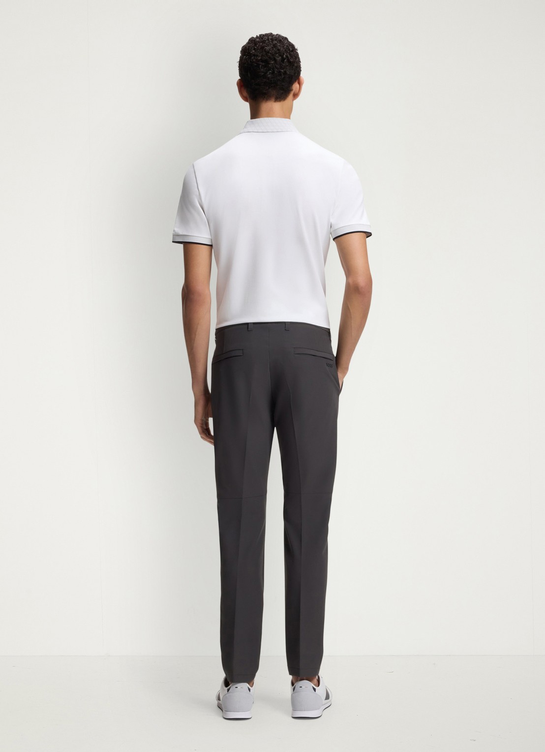 BOSS Slim-fit broek van waterafstotend stretchmateriaal - achterkant dark grey-027 / grijs