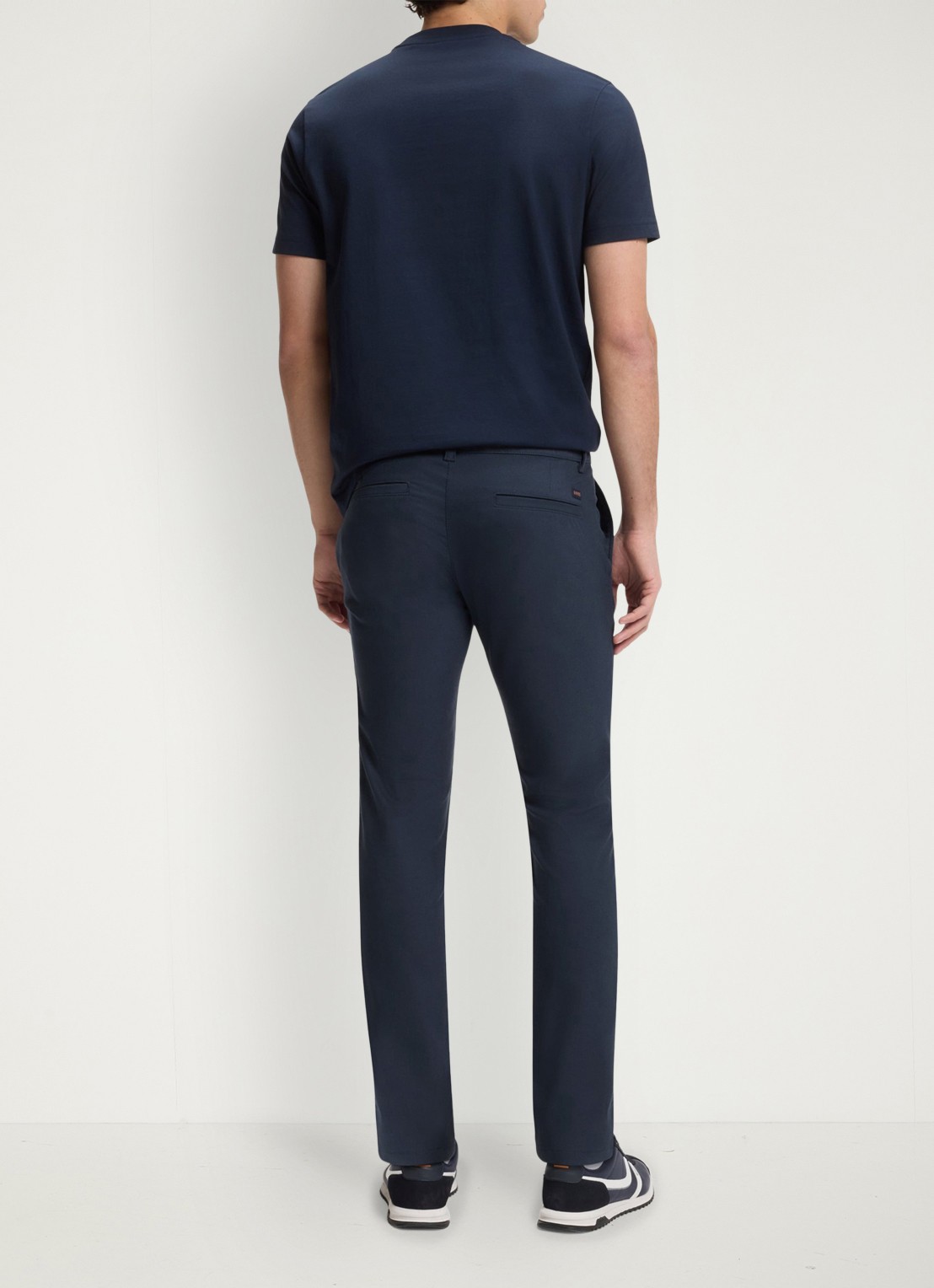 BOSS Slim fit chino met steekzakken - achterkant donkerblauw