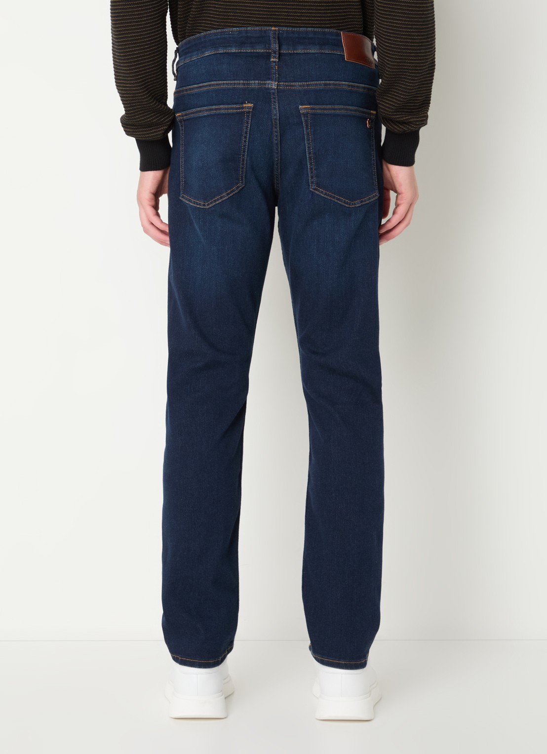 BOSS Slim fit jeans met donkere wassing - achterkant indigo