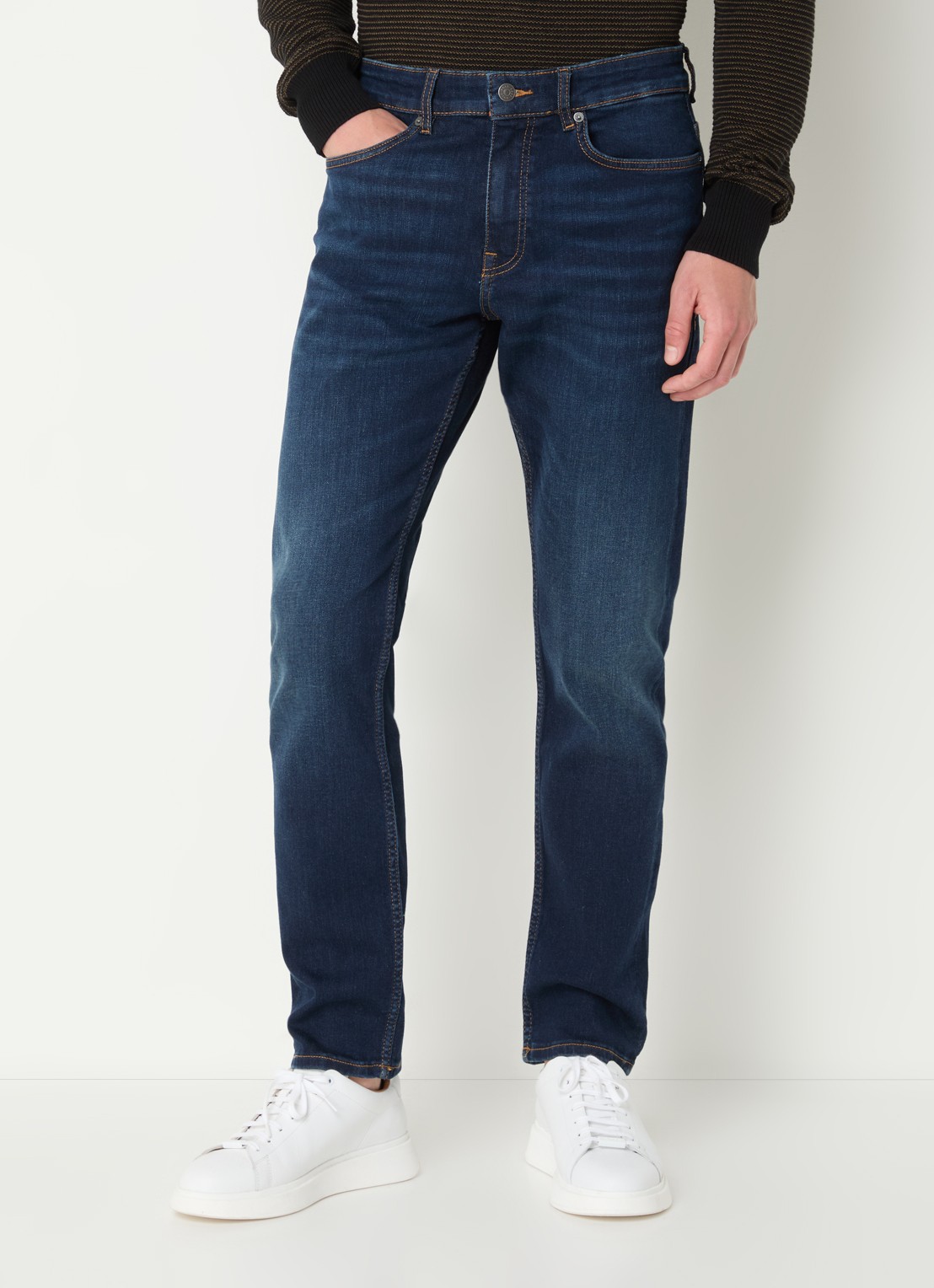 BOSS Slim fit jeans met donkere wassing - detail 4 indigo