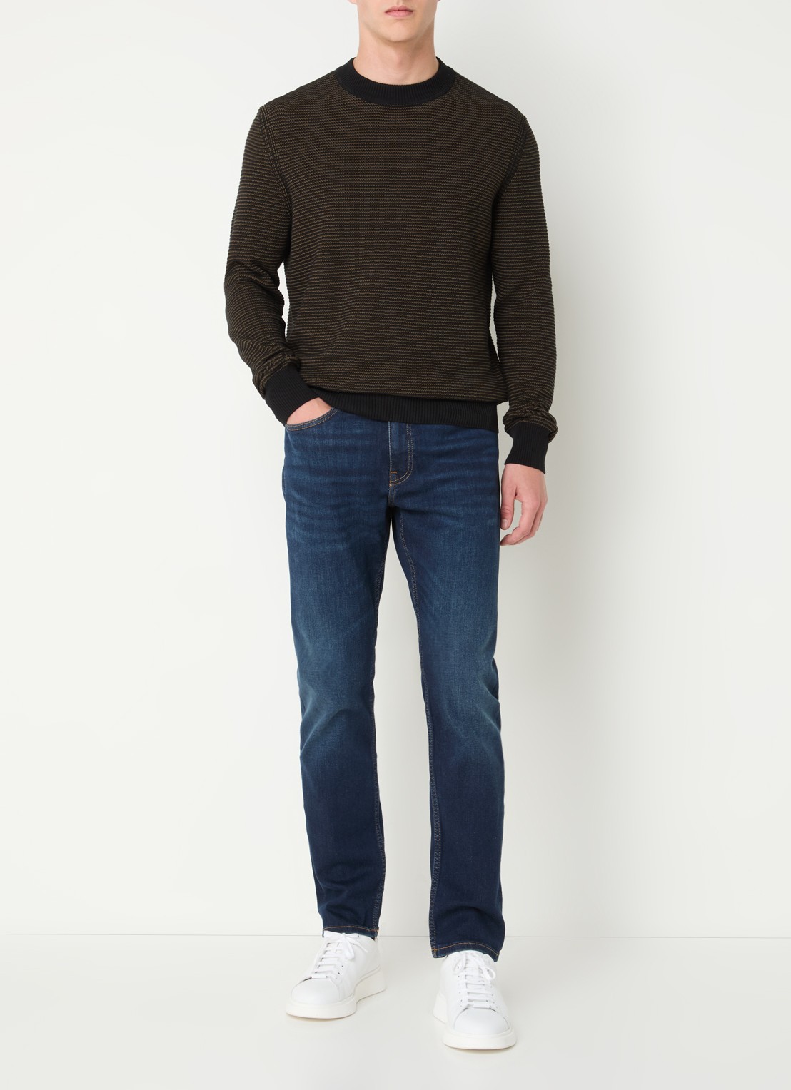 BOSS Slim fit jeans met donkere wassing - voorkant 3 indigo