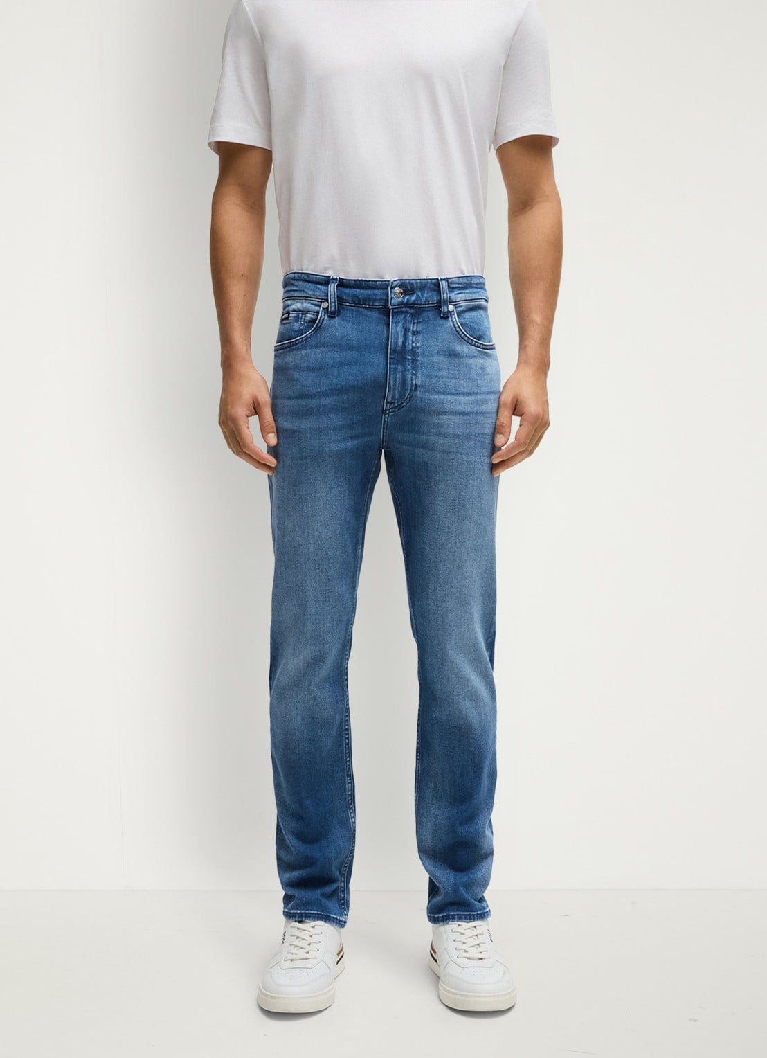 BOSS Slim fit jeans met medium wassing - detail indigo