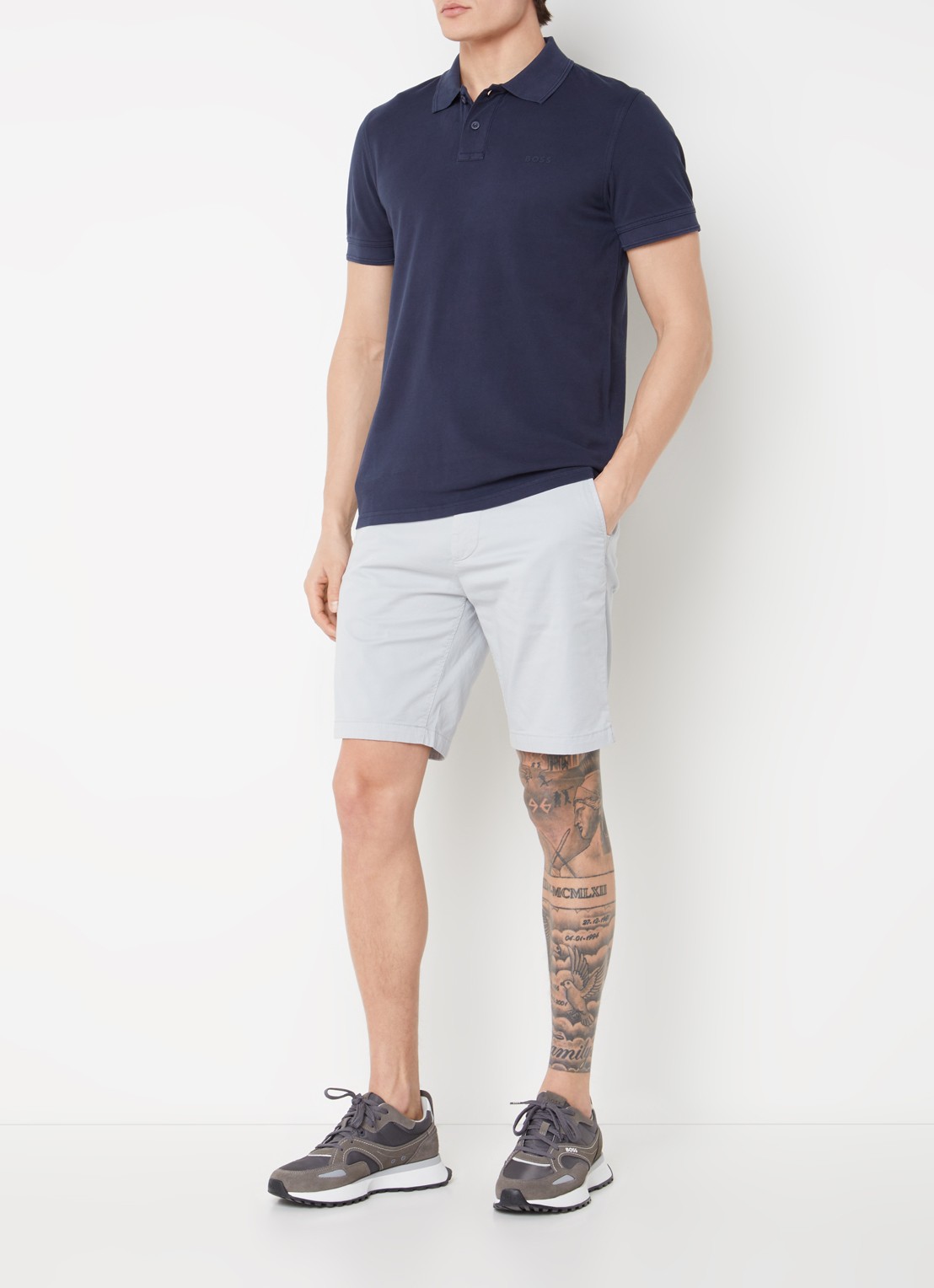 BOSS Slim fit korte chino met steekzakken - voorkant 3 lichtgrijs
