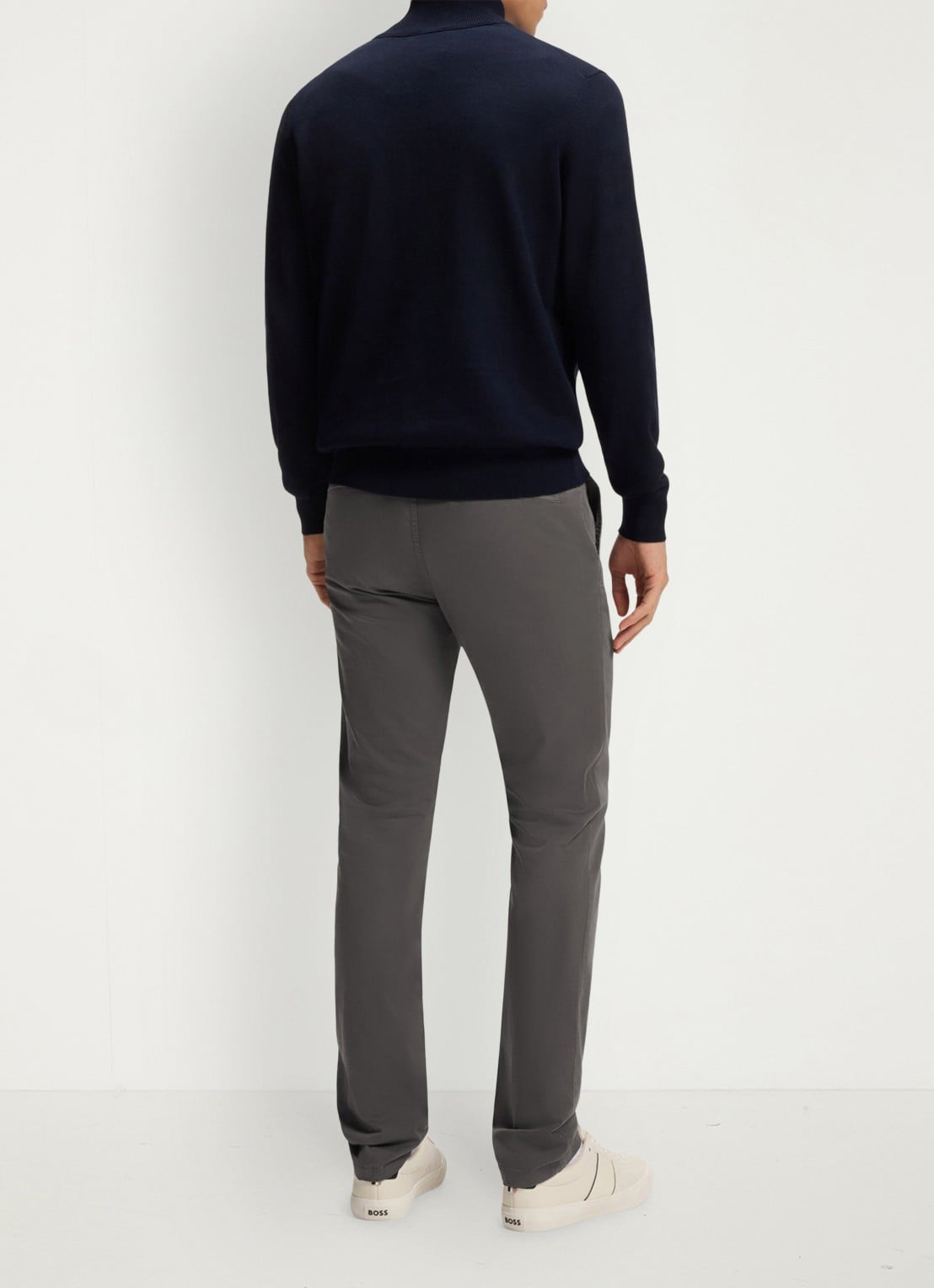 BOSS Slim-fit satijnen chino van stretchkatoen - achterkant grey-020 / grijs